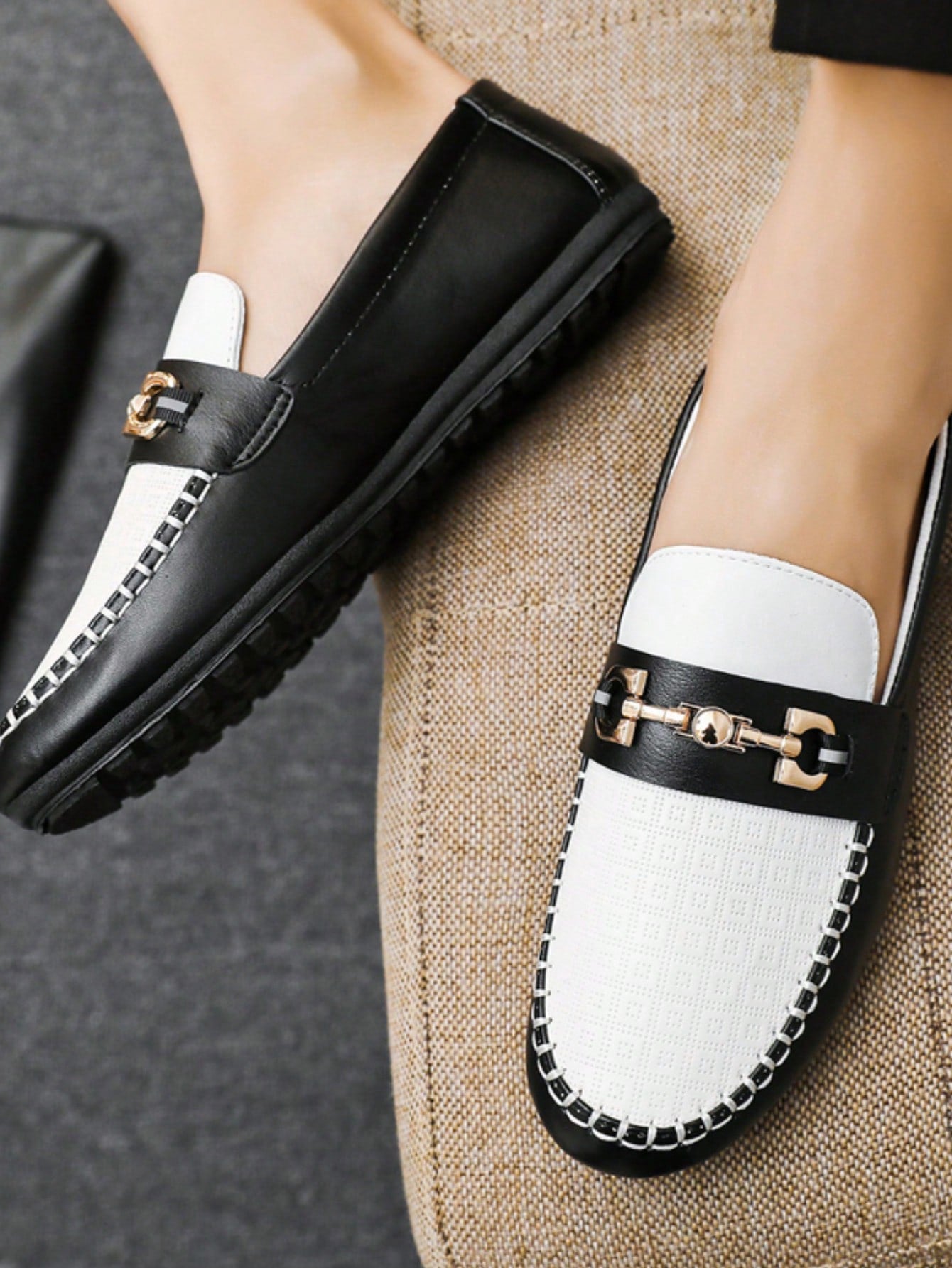 Mocassim Masculino Bicolor Detalhe Metálico Estilo Elegante Mocassim Masculino Bicolor Detalhe Metálico Estilo Elegante