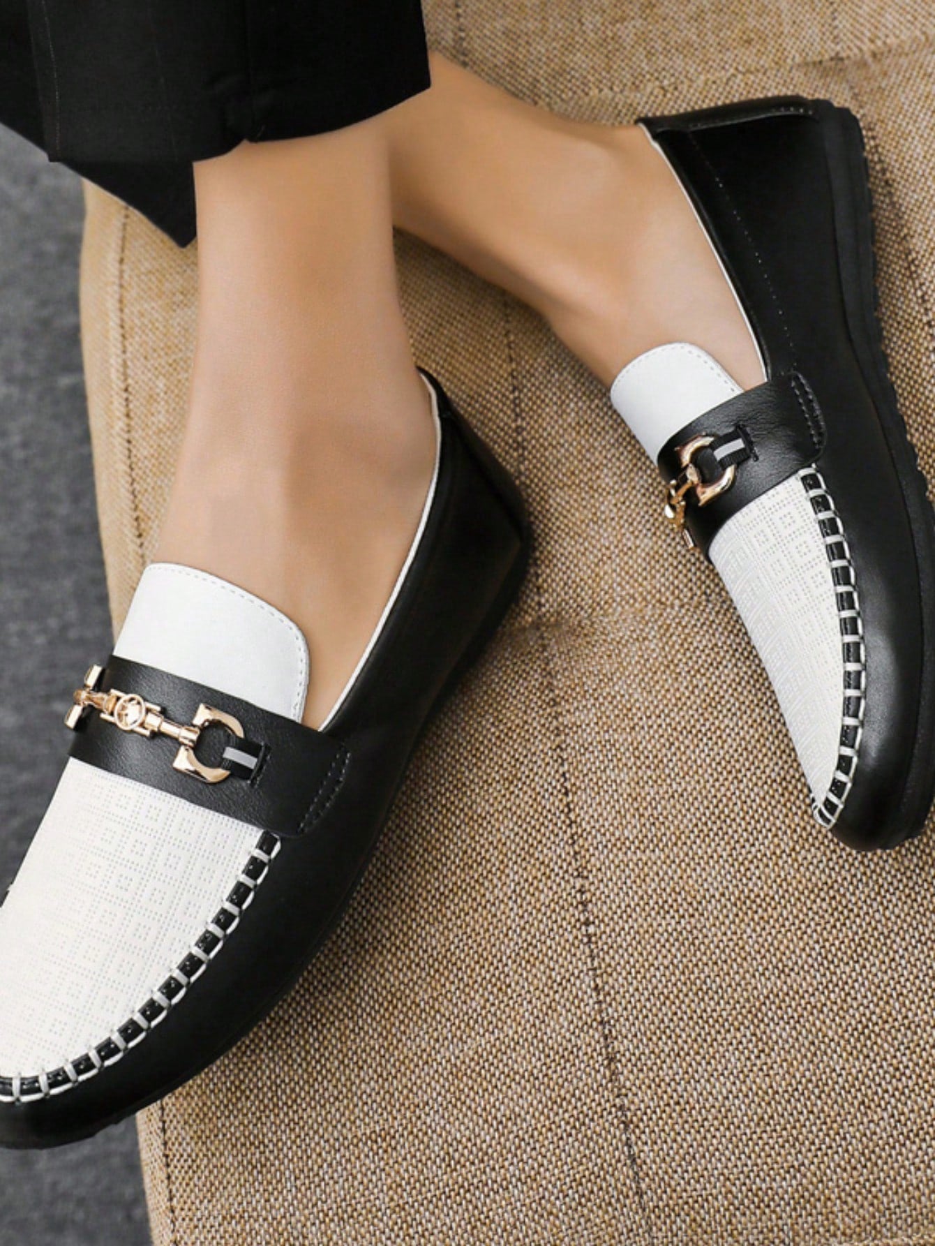 Mocassim Masculino Bicolor Detalhe Metálico Estilo Elegante Mocassim Masculino Bicolor Detalhe Metálico Estilo Elegante