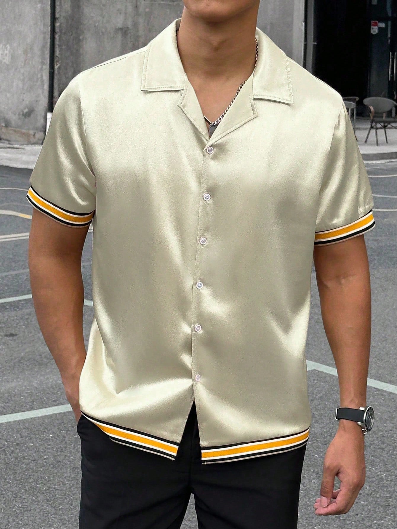 Camisa Masculina De Botão Acetinada Detalhes Listrados Bege / PP Camisa Masculina De Botão Acetinada Detalhes Listrados