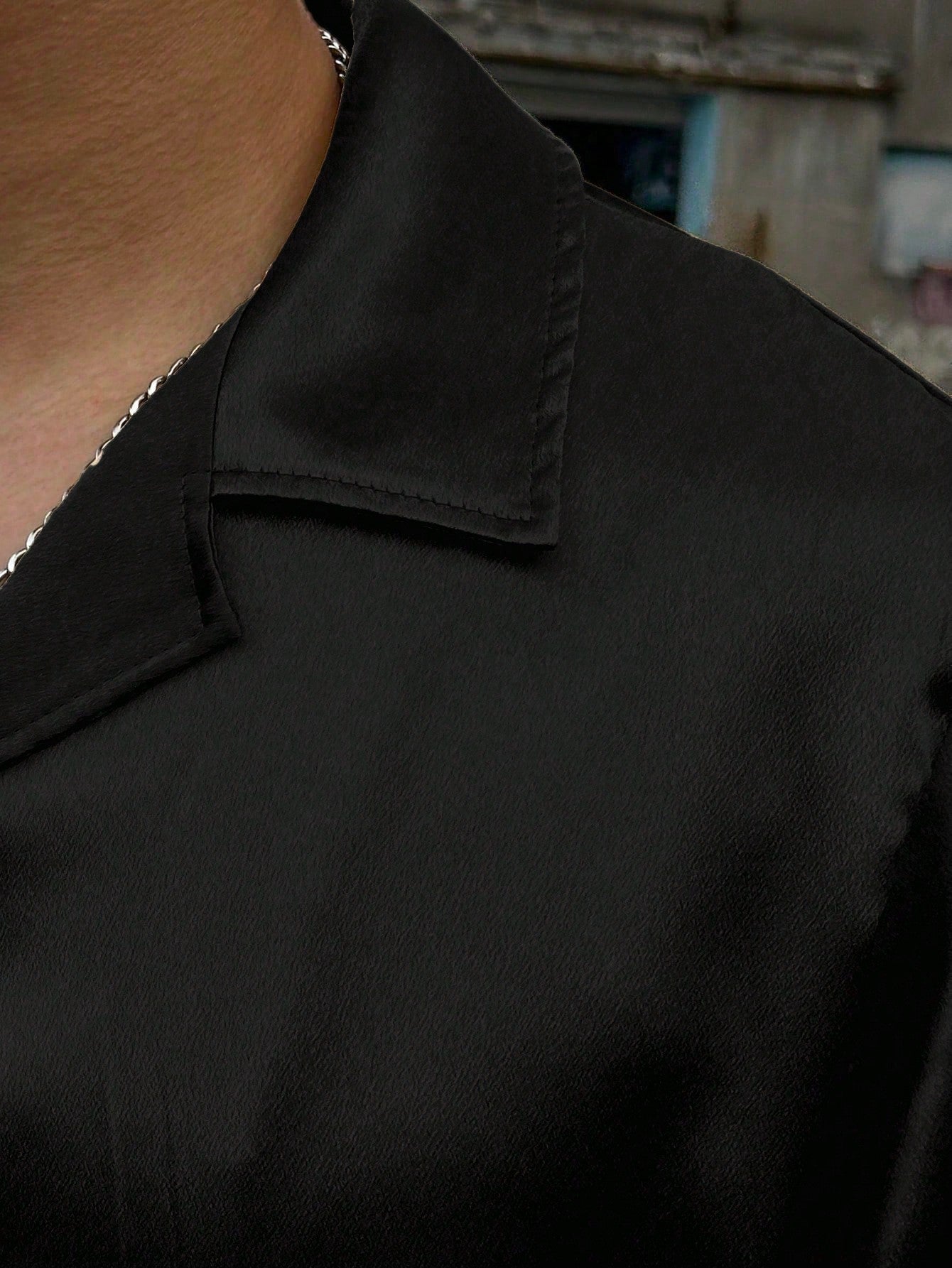 Camisa Masculina De Botão Acetinada Detalhes Listrados Camisa Masculina De Botão Acetinada Detalhes Listrados