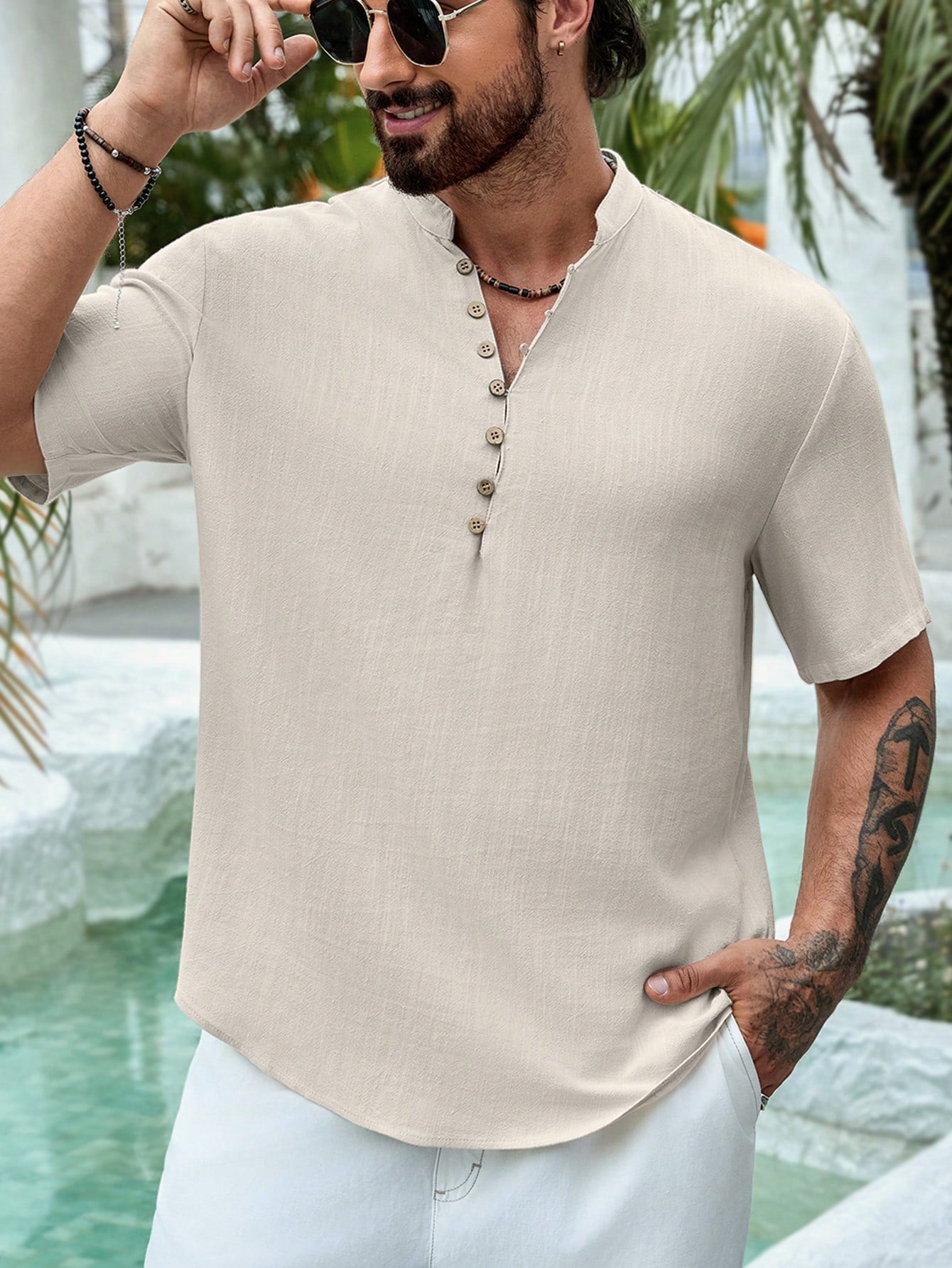 Camisa Masculina Gola Padre Botões Laterais Caimento Leve Caqui / PP Camisa Masculina Gola Padre Botões Laterais