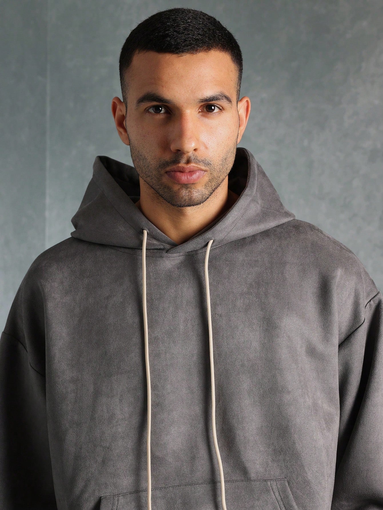 Conjunto Masculino Moletom Com Capuz E Bermuda Cordão Ajustável Conjunto Masculino Moletom Com Capuz E Bermuda Cordão