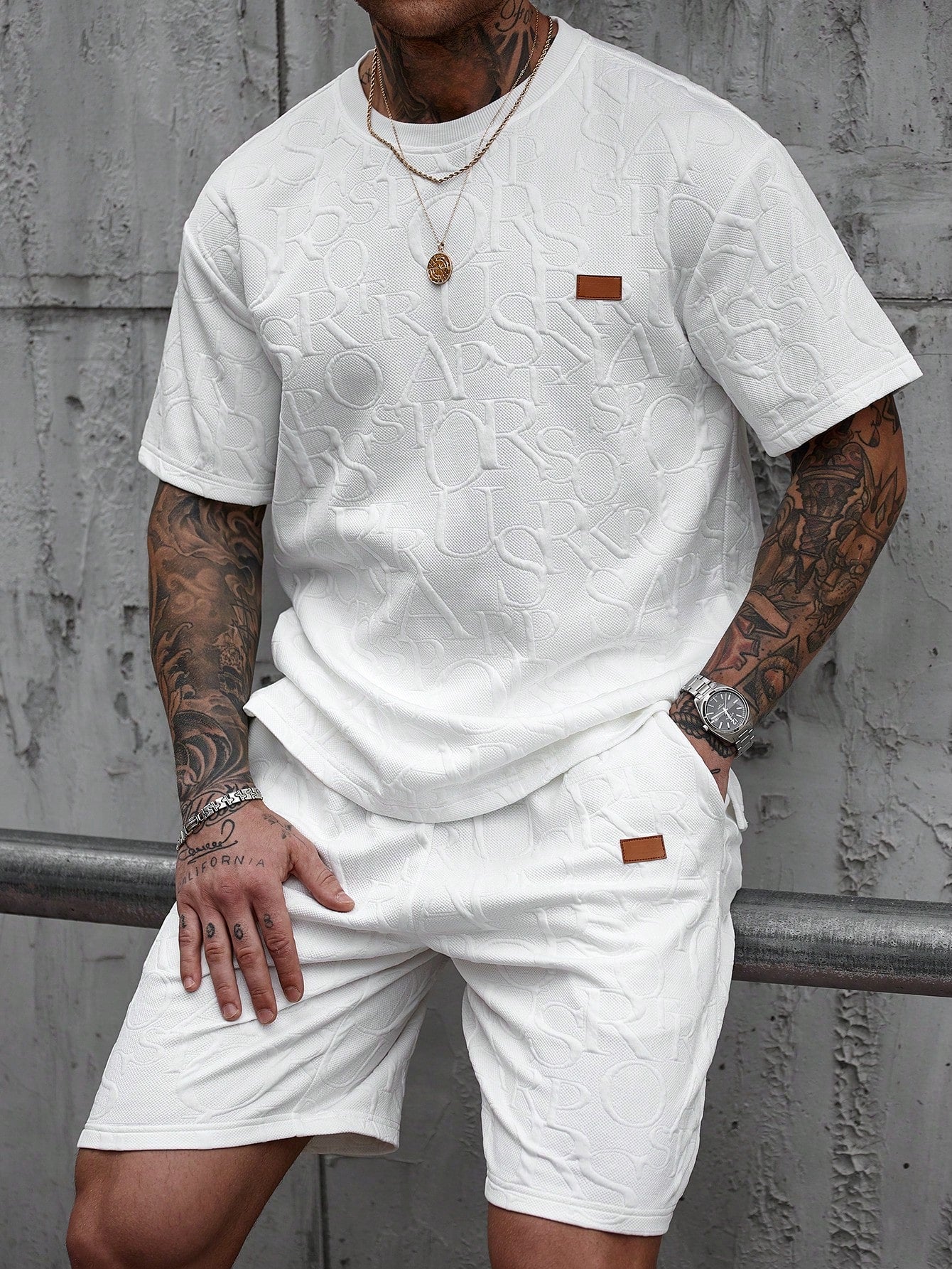 Conjunto Masculino Camiseta Lettering Relevo E Shorts Ajustáveis Branco / PP Conjunto Masculino Camiseta Lettering