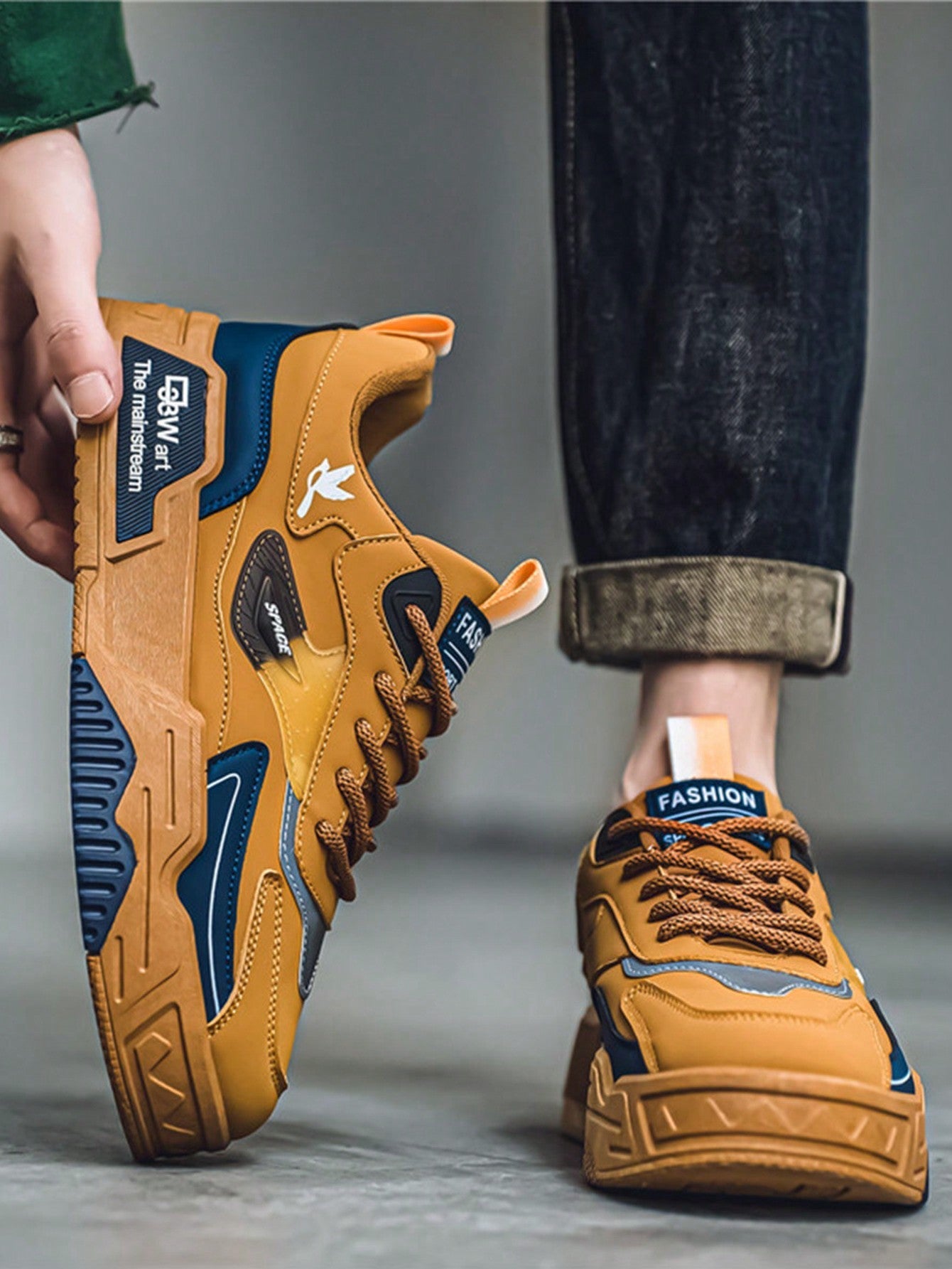 Tênis Masculino Estilo Street Detalhes em Alto-Relevo Tênis Masculino Estilo Street Detalhes em Alto-Relevo