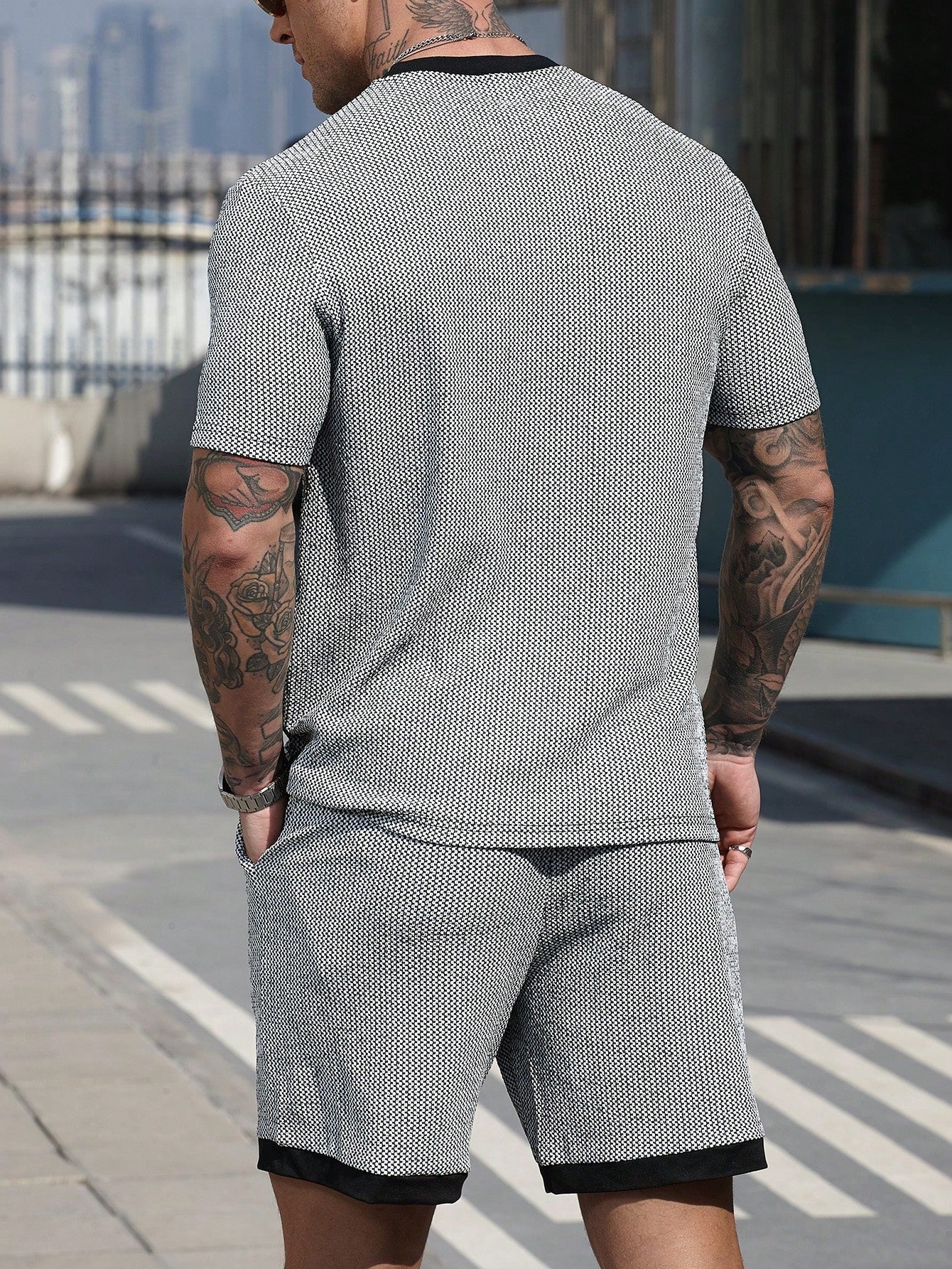 Conjunto Masculino Camiseta Estampada E Shorts Cós Ajustável Conjunto Masculino Camiseta Estampada E Shorts Cós