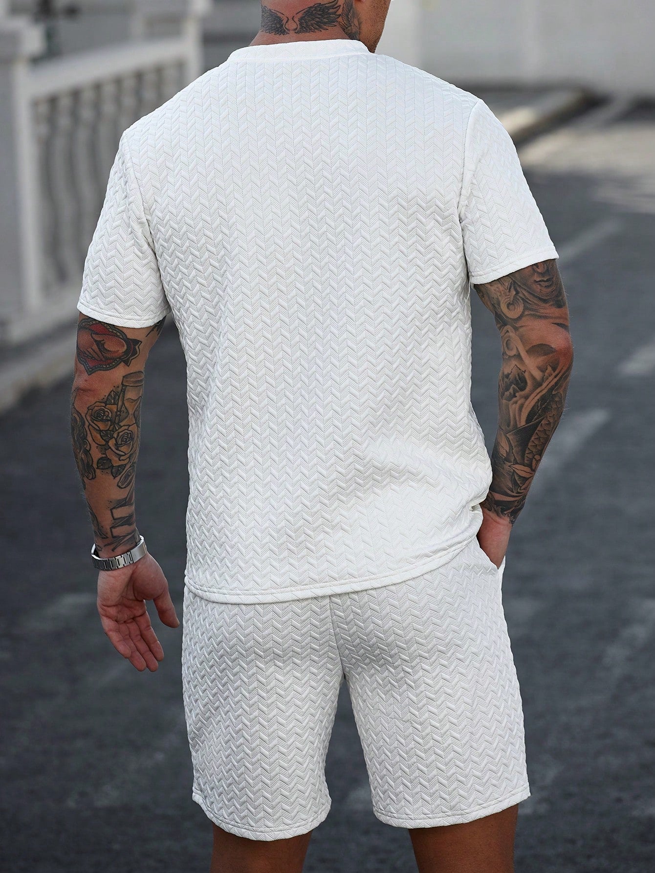 Conjunto Masculino Camiseta Com Aplicação E Shorts Com Bolso Conjunto Masculino Camiseta Com Aplicação E Shorts Com