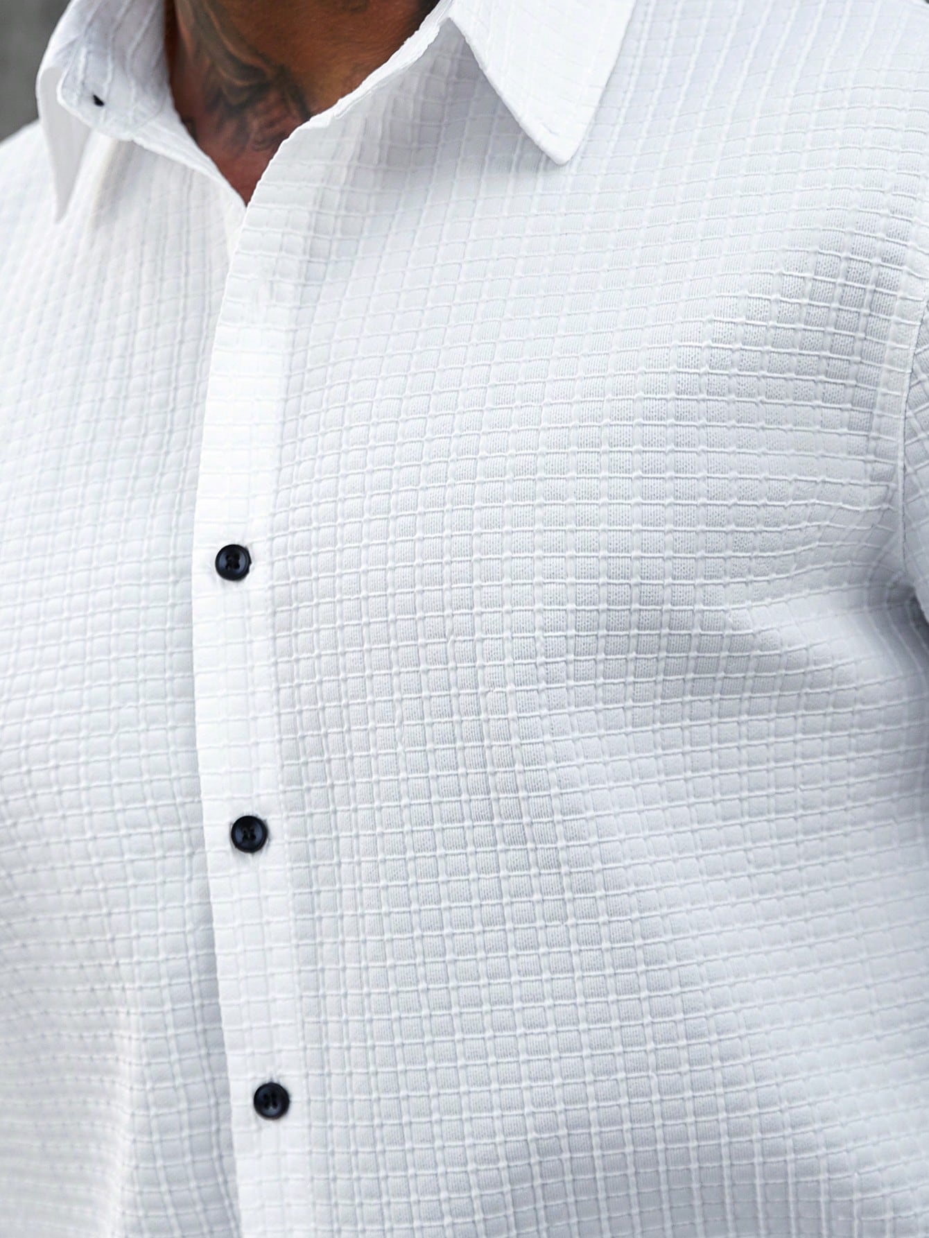 Camisa Masculina De Botão Textura Minimalista Botões Contrastantes Camisa Masculina De Botão Textura Minimalista Botões