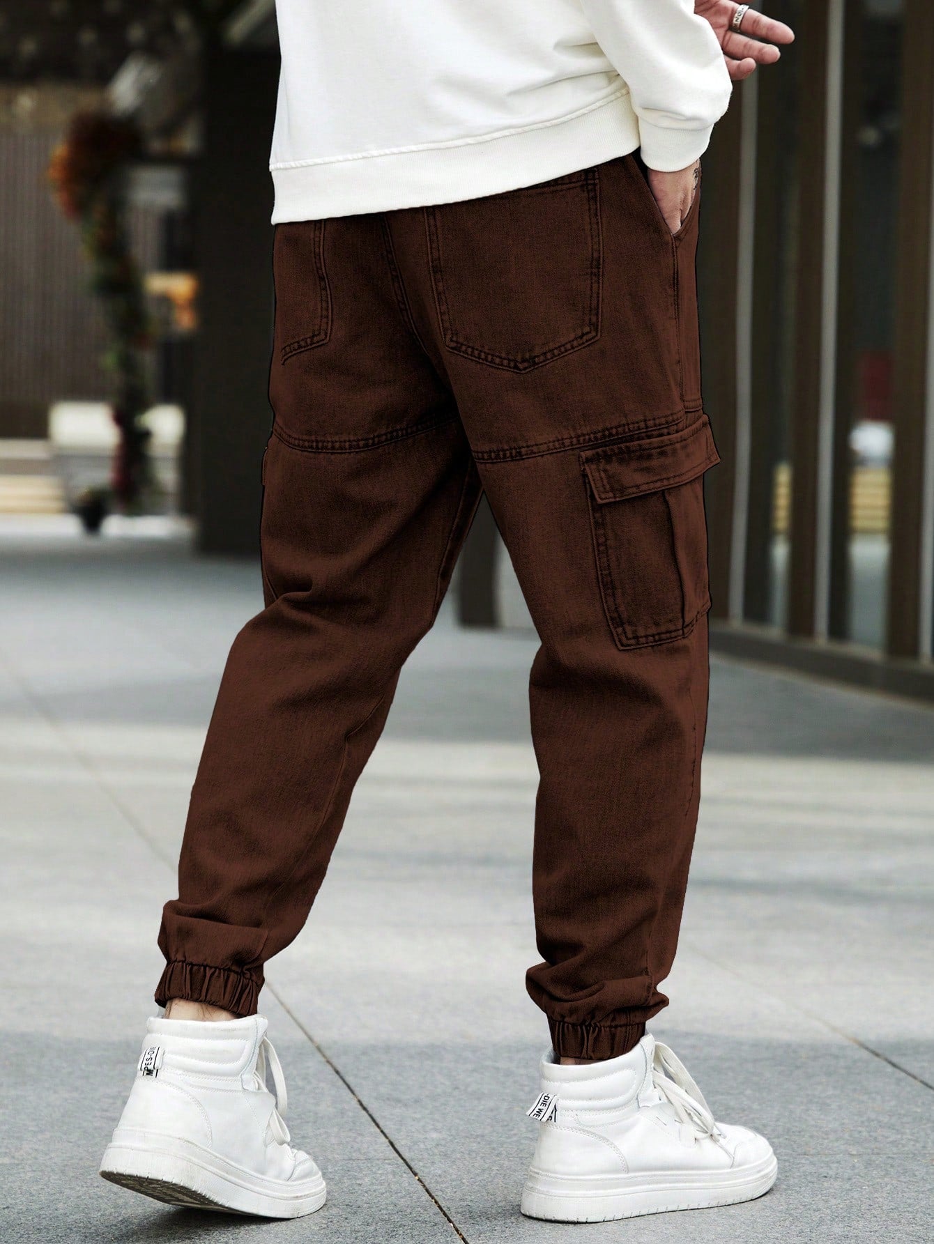 Calça Masculina Cargo Jogger Com Bolsos Laterais E Cordão Ajustável Calça Masculina Cargo Jogger Com Bolsos Laterais E