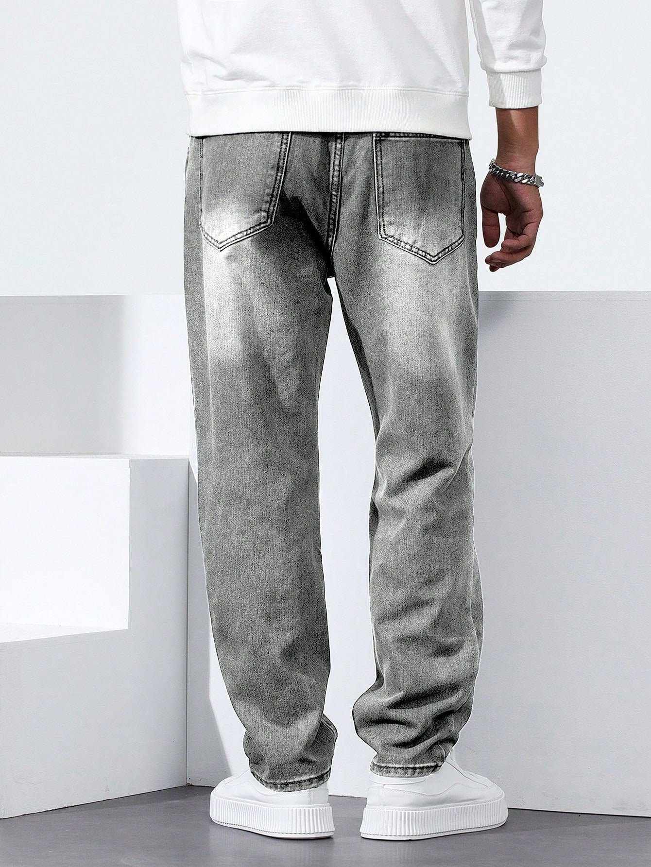 Calça Masculina Jeans Reta Com Caimento Solto E Bolsos Funcionais Calça Masculina Jeans Reta Com Caimento Solto E