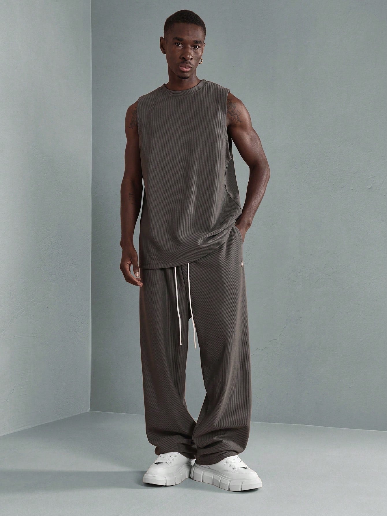 Conjunto Masculino Regata Canelada E Calça Jogger Drop Crotch Cinza / PP Conjunto Masculino Regata Canelada E Calça