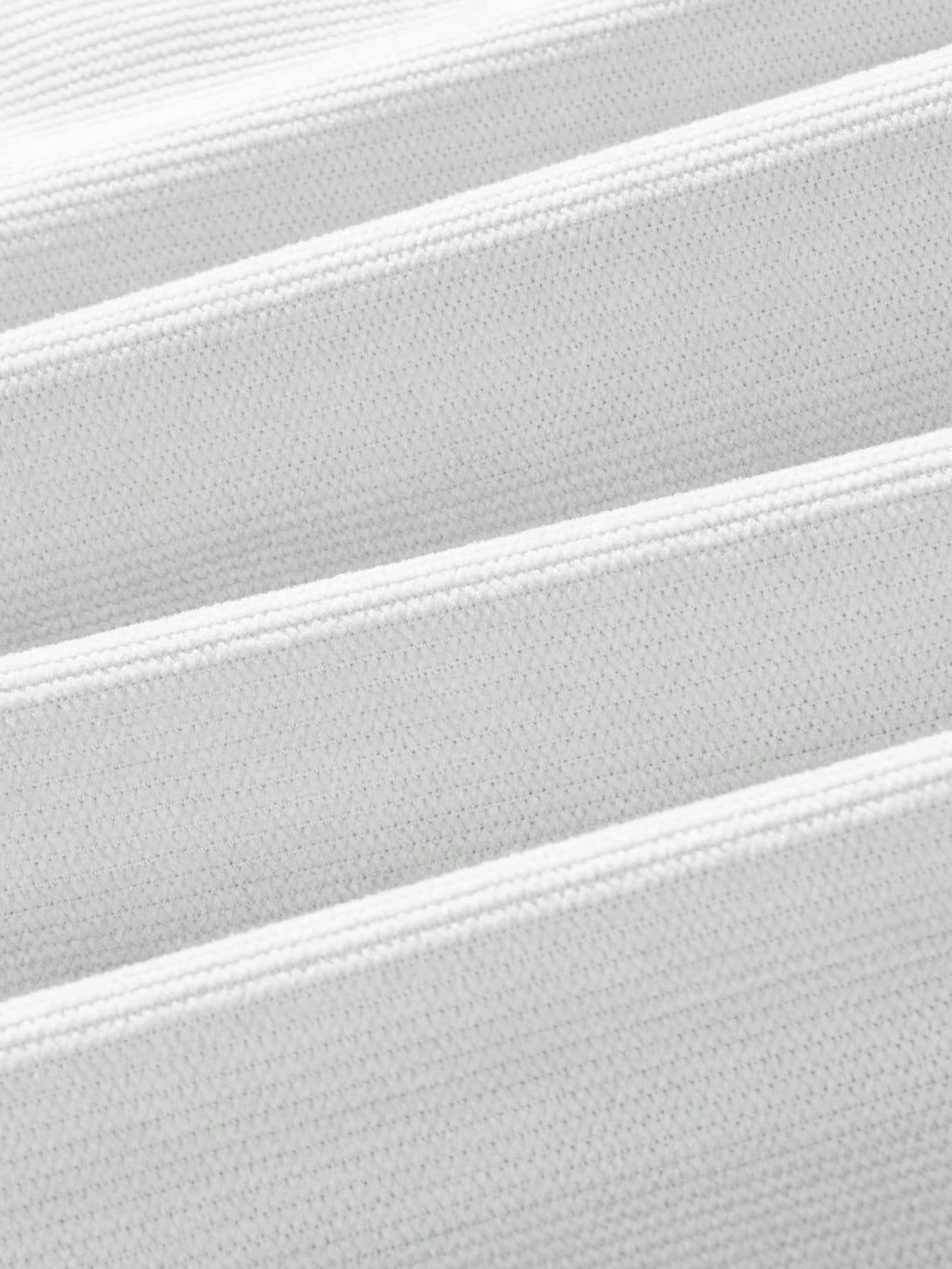 Shorts Masculino Em Veludo Cotelê Com Cós Elástico E Cordão Shorts Masculino Em Veludo Cotelê Com Cós Elástico E Cordão