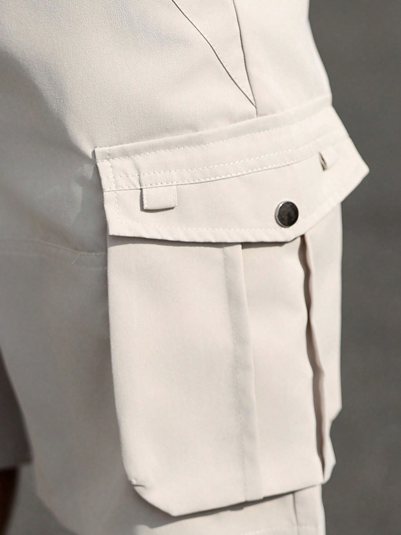 Shorts Masculino Cargo Com Bolsos Laterais Utilitários Shorts Masculino Cargo Com Bolsos Laterais Utilitários