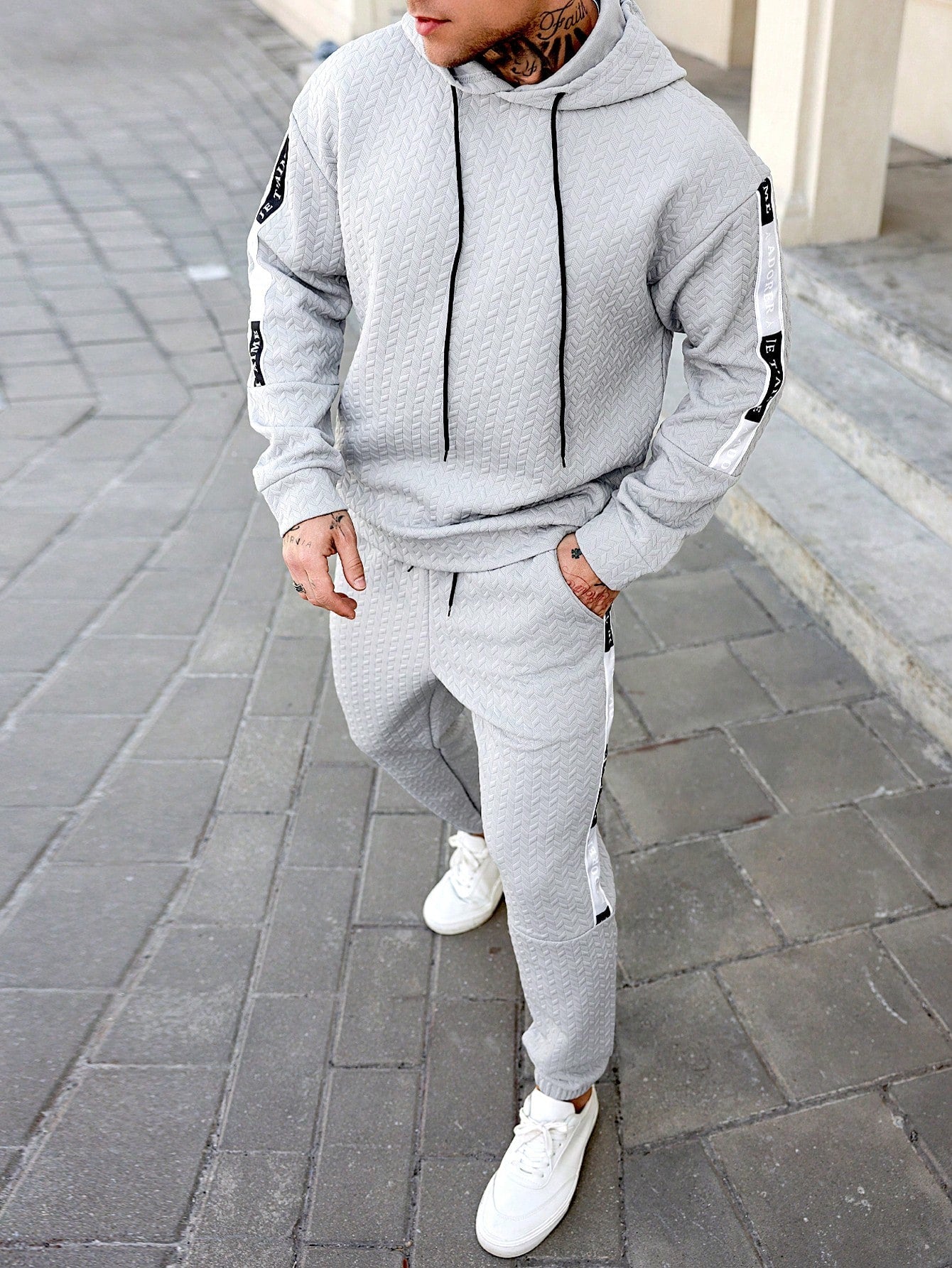 Conjunto Masculino Moletom Texturizado Com Detalhes Laterais Cinza Claro / PP Conjunto Masculino Moletom Texturizado
