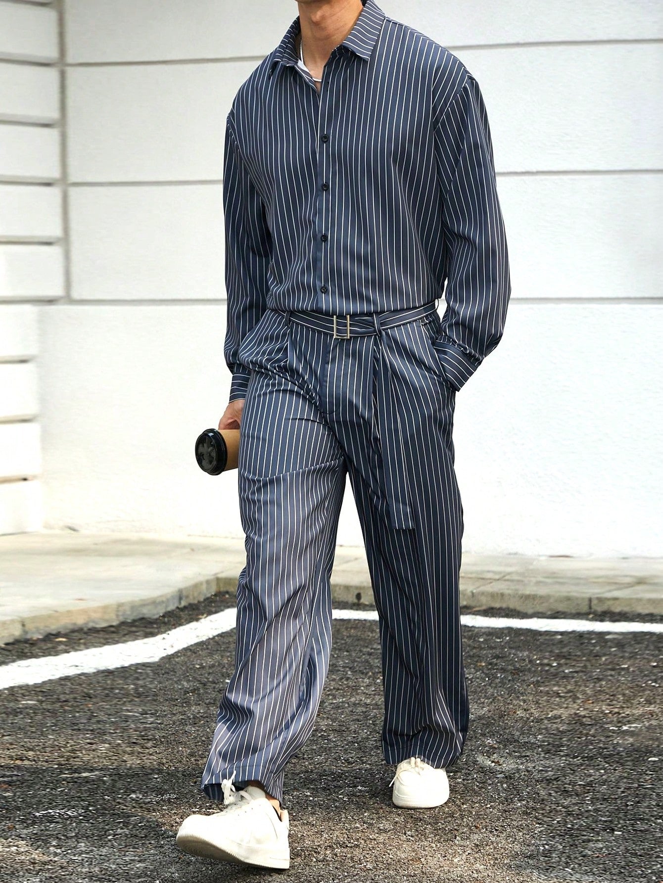 Conjunto Masculino Camisa Listrada E Calça Com Amarração Casual Conjunto Masculino Camisa Listrada E Calça Com