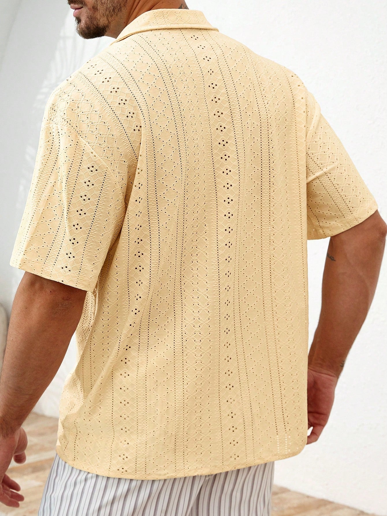 Camisa Masculina Botão Estilo Tropical Tecido Vazado Camisa Masculina Botão Estilo Tropical Tecido Vazado