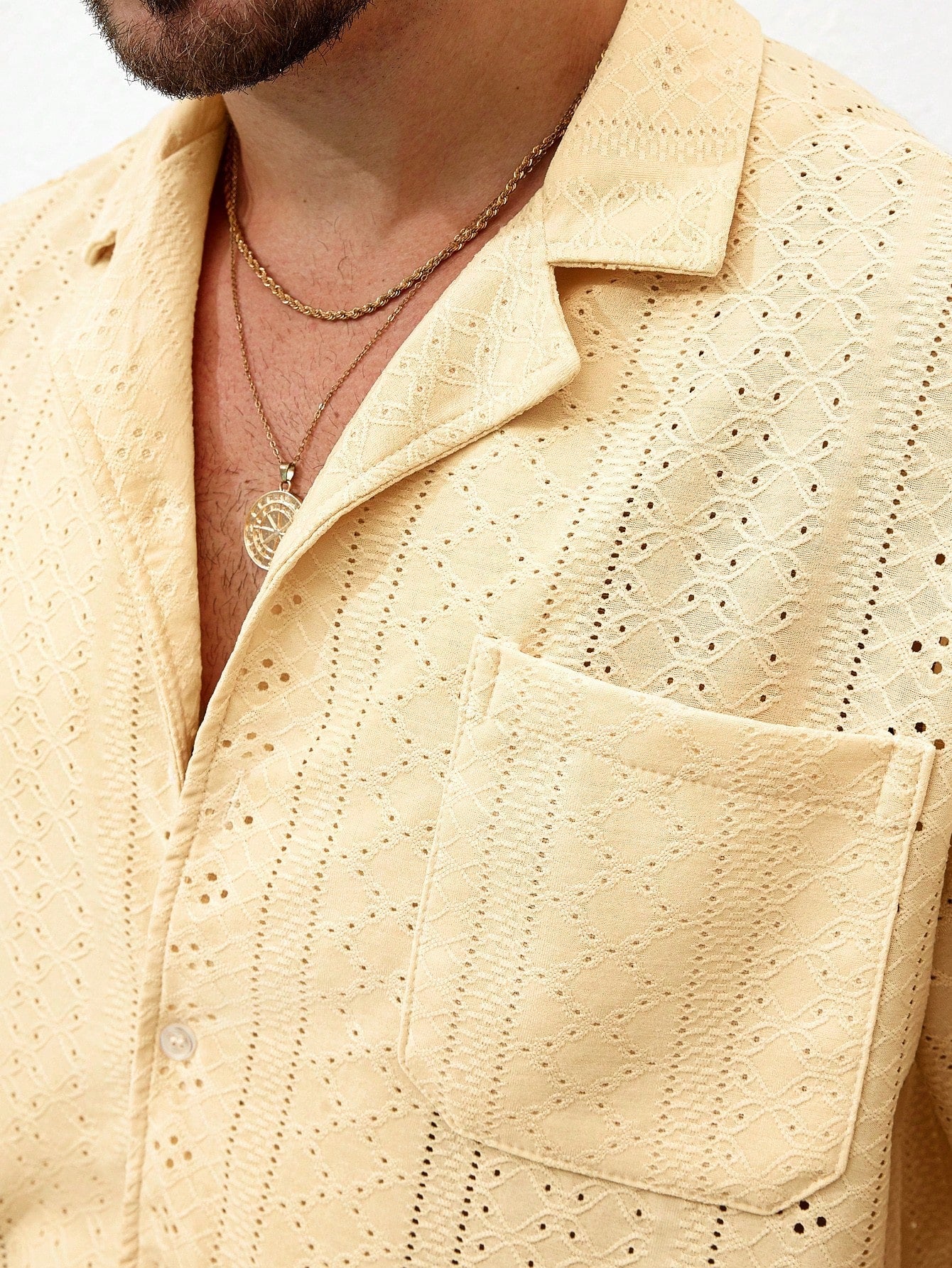 Camisa Masculina Botão Estilo Tropical Tecido Vazado Camisa Masculina Botão Estilo Tropical Tecido Vazado