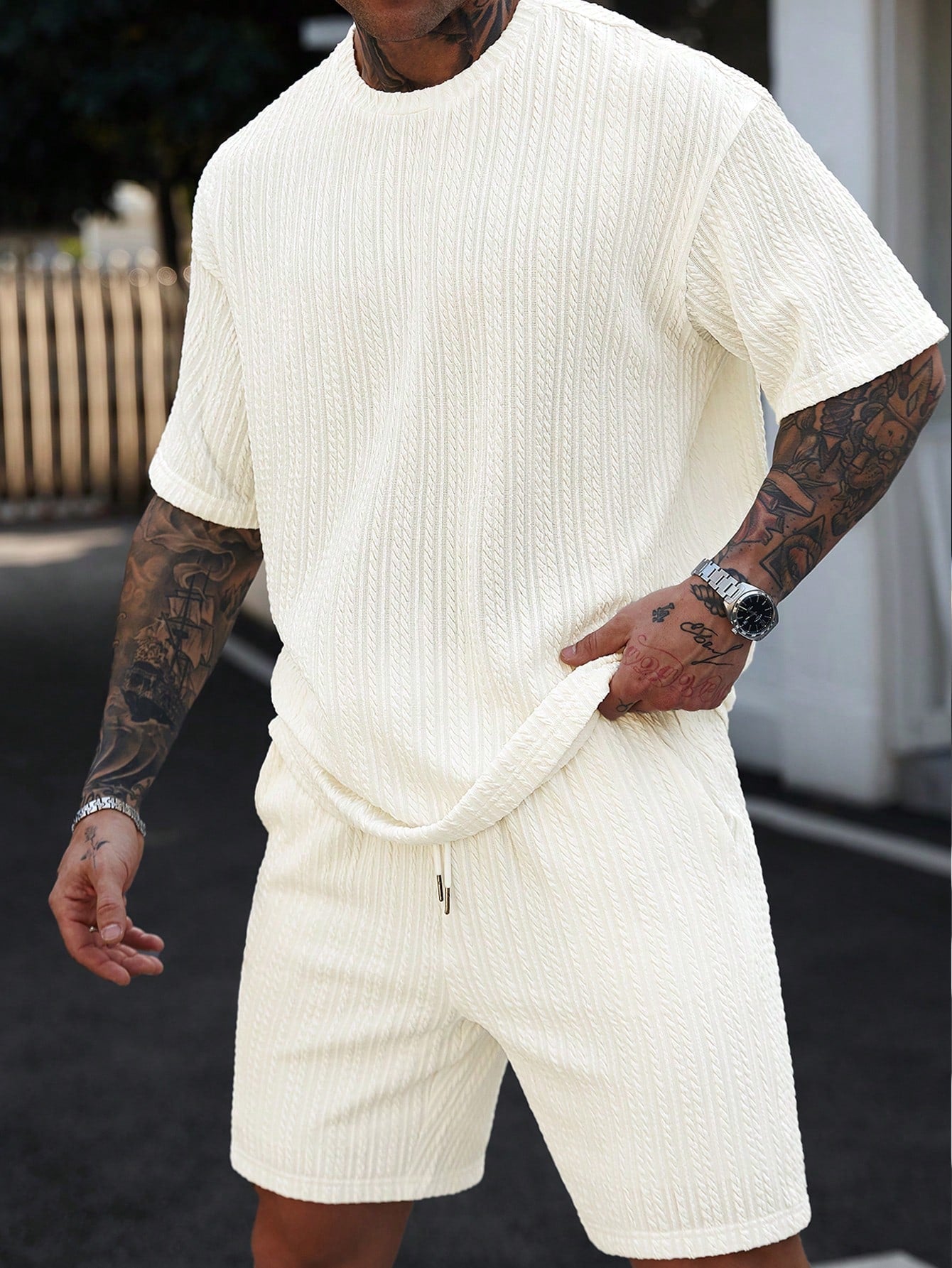 Conjunto Masculino Camiseta Texturizada Ombro Caído E Shorts Casuais Damasco / PP Conjunto Masculino Camiseta