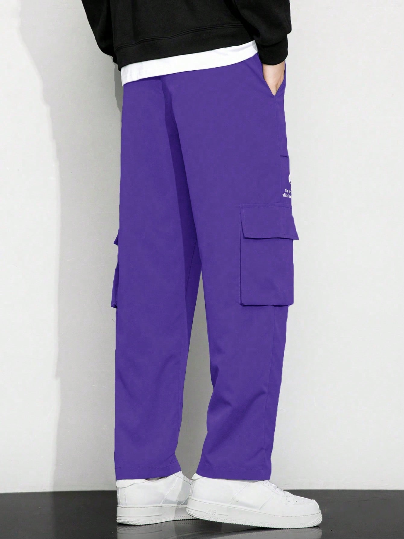 Calça Masculina Cargo Solta Estampa Gráfica E Bolsos Sobrepostos Calça Masculina Cargo Solta Estampa Gráfica E Bolsos