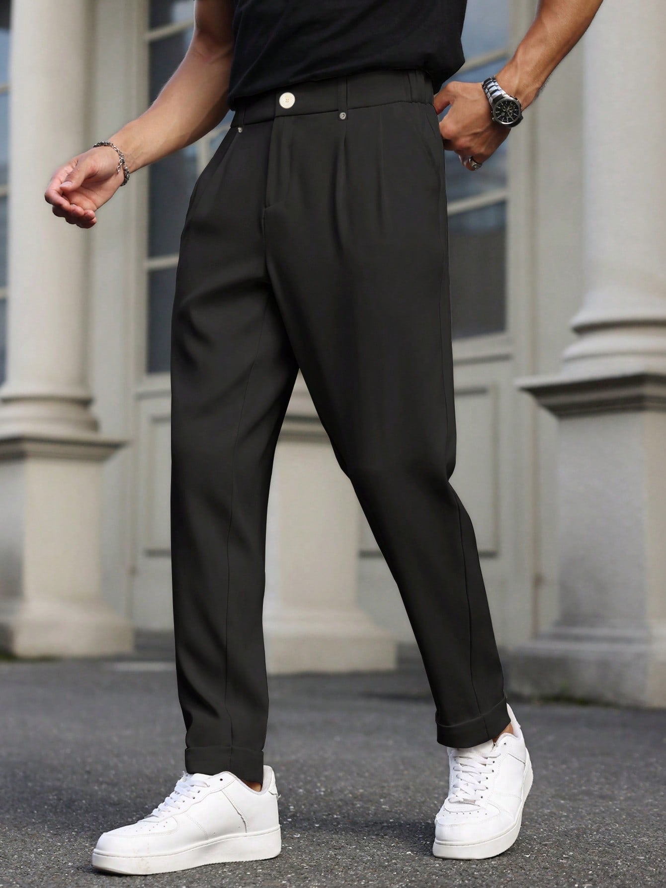 Calça Masculina Alfaiataria Com Pregas Frontais E Cinto Integrado Calça Masculina Alfaiataria Com Pregas Frontais E