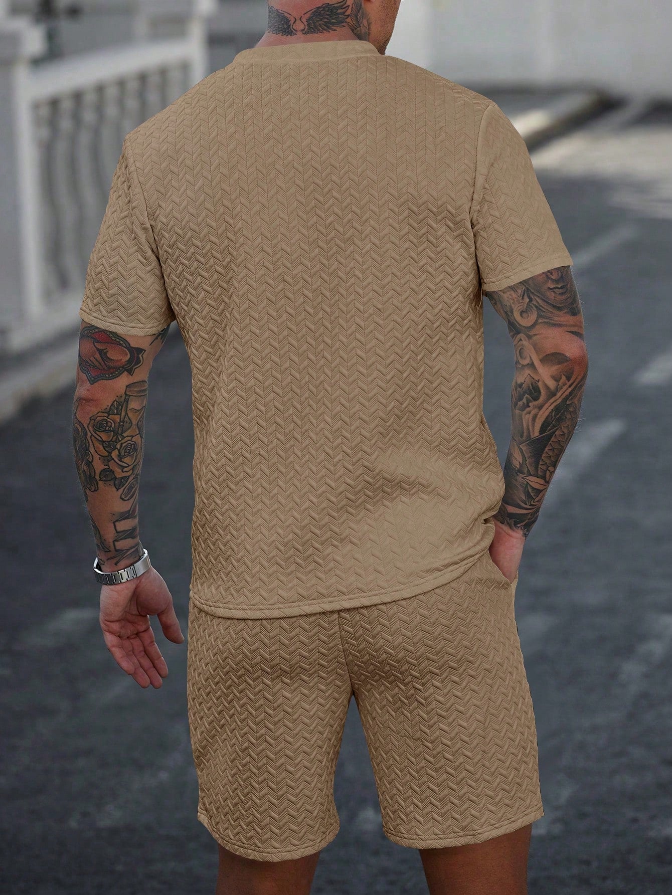 Conjunto Masculino Camiseta Com Aplicação E Shorts Com Bolso Conjunto Masculino Camiseta Com Aplicação E Shorts Com