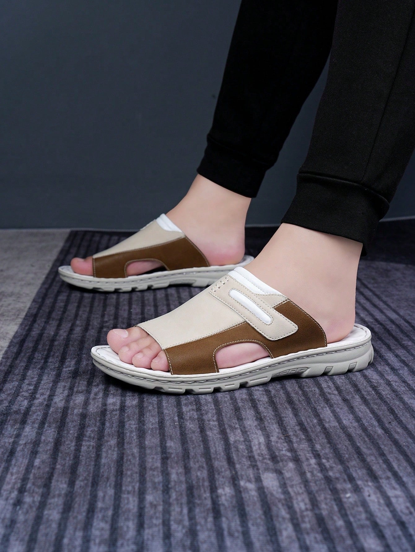 Chinelo Masculino Slide Retrô Leve Estilo Casual Verão Chinelo Masculino Slide Retrô Leve Estilo Casual Verão