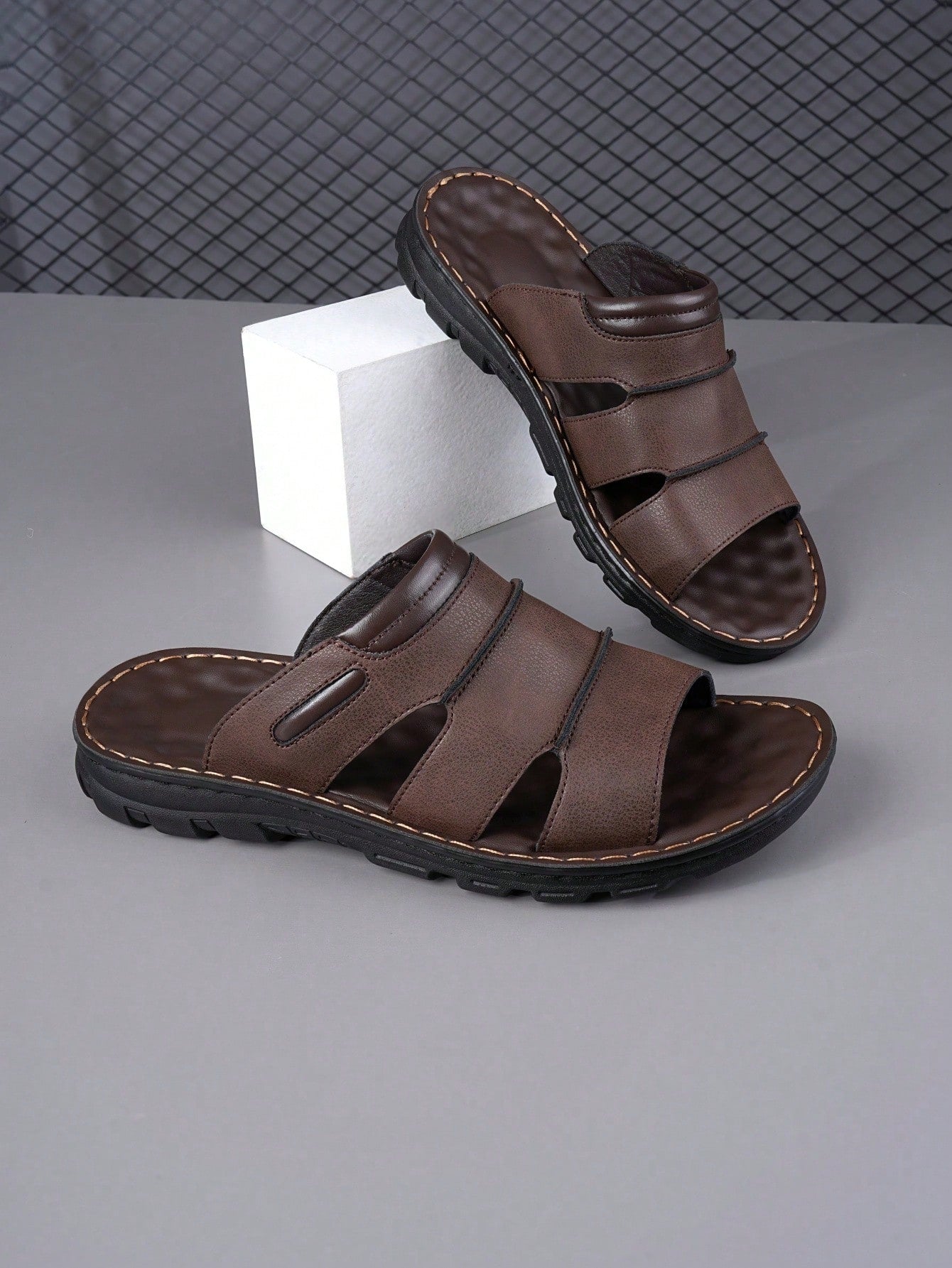 Chinelo Masculino Slide Confortável Solado Antiderrapante Chinelo Masculino Slide Confortável Solado Antiderrapante