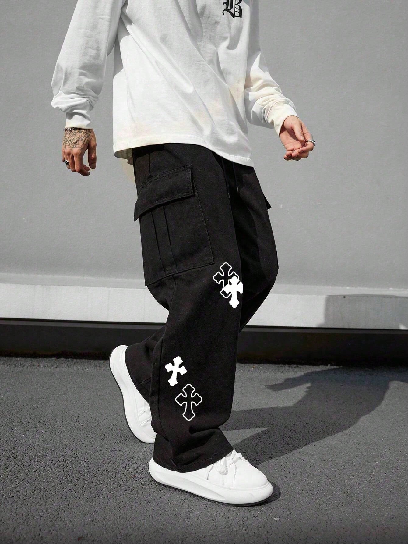 Calça Masculina Cargo Oversized Com Estampa De Cruz Calça Masculina Cargo Oversized Com Estampa De Cruz
