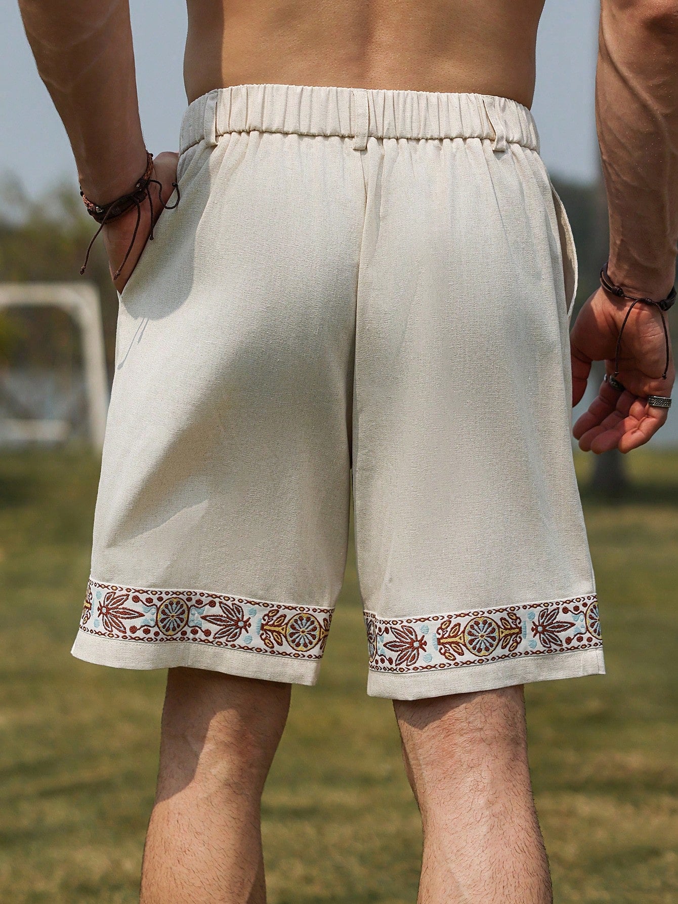 Bermuda Masculina Com Barra Bordada E Estilo Sofisticado Bermuda Masculina Com Barra Bordada E Estilo Sofisticado