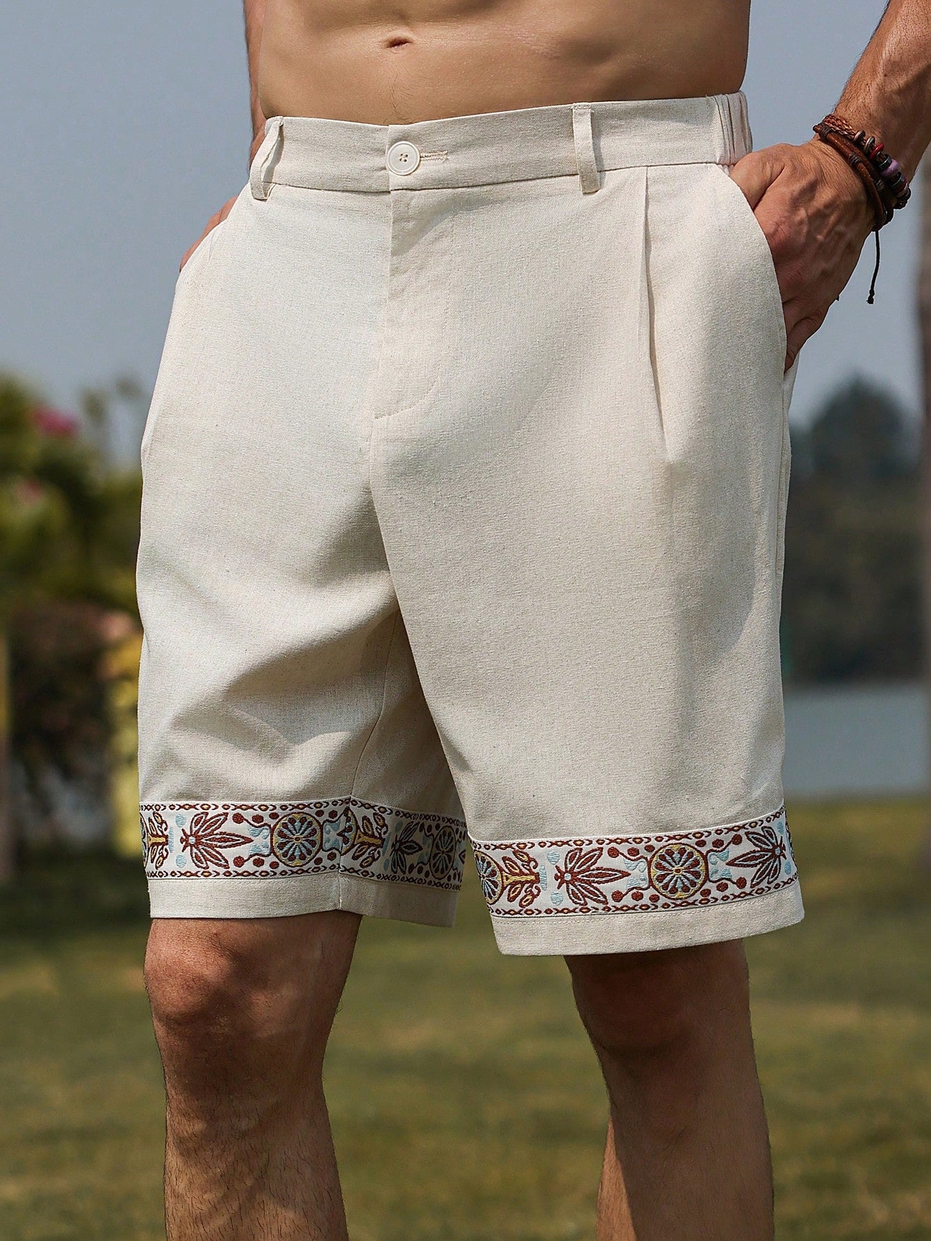 Bermuda Masculina Com Barra Bordada E Estilo Sofisticado Bermuda Masculina Com Barra Bordada E Estilo Sofisticado