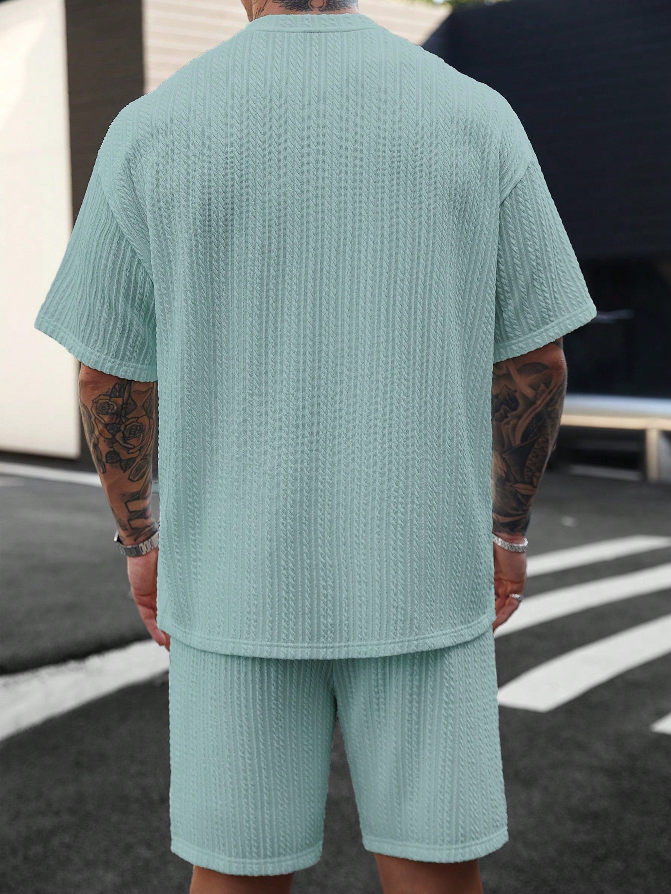 Conjunto Masculino Camiseta Texturizada Ombro Caído E Shorts Casuais Conjunto Masculino Camiseta Texturizada Ombro
