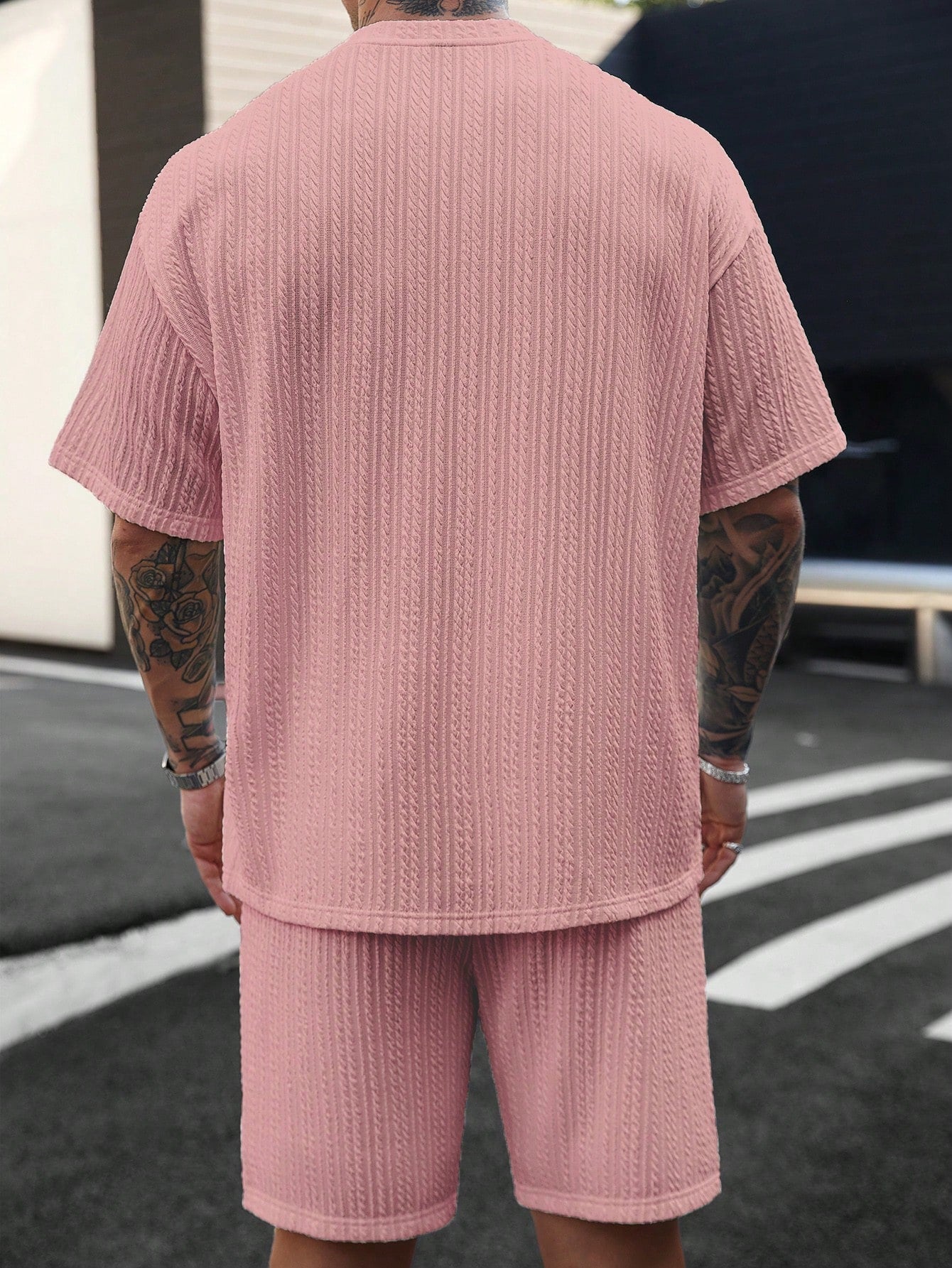 Conjunto Masculino Camiseta Texturizada Ombro Caído E Shorts Casuais Conjunto Masculino Camiseta Texturizada Ombro