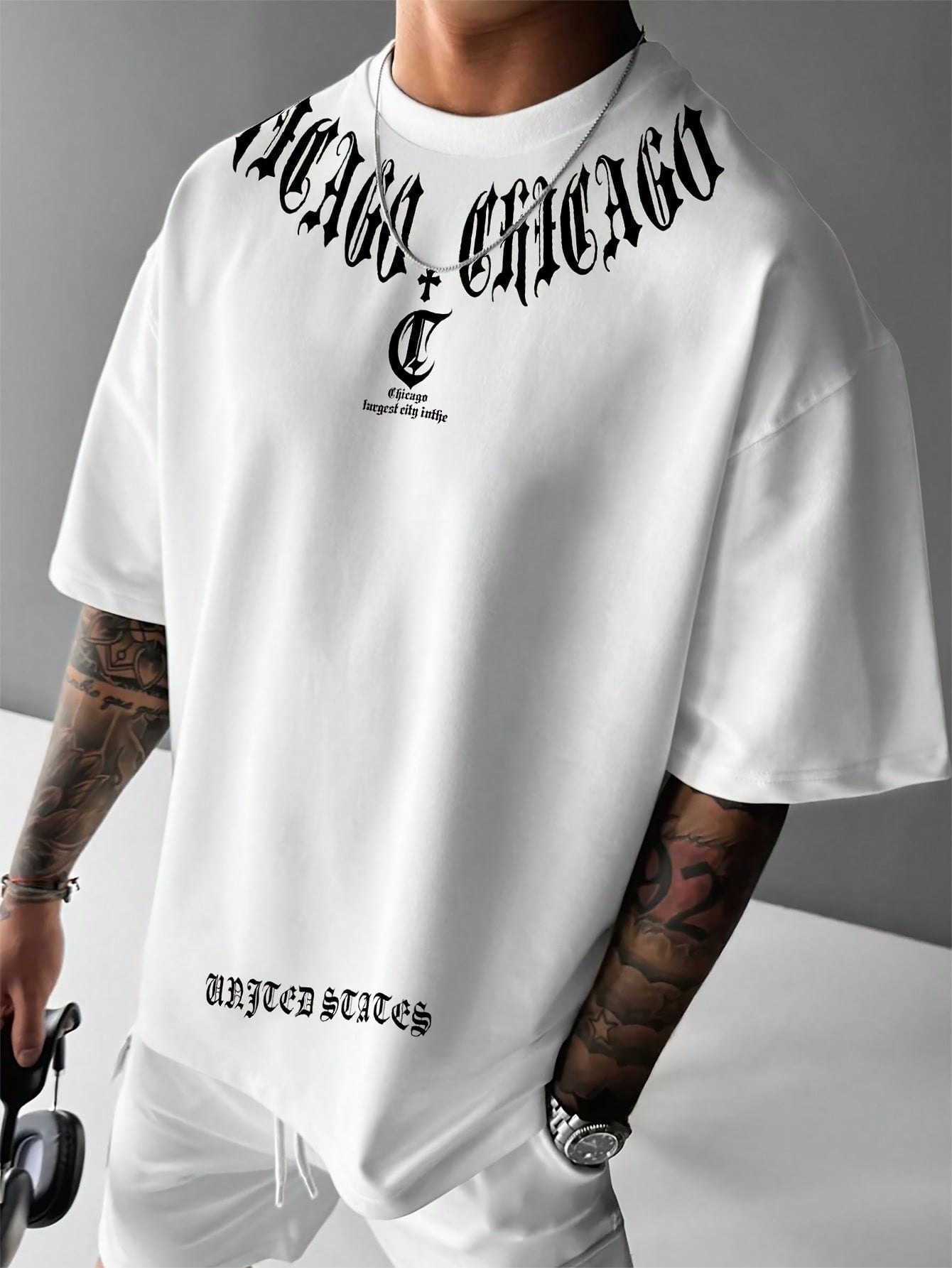 Camiseta Masculina Oversized Estampa Chicago Urbana Branco / PP Camiseta Masculina Oversized Estampa Chicago Urbana