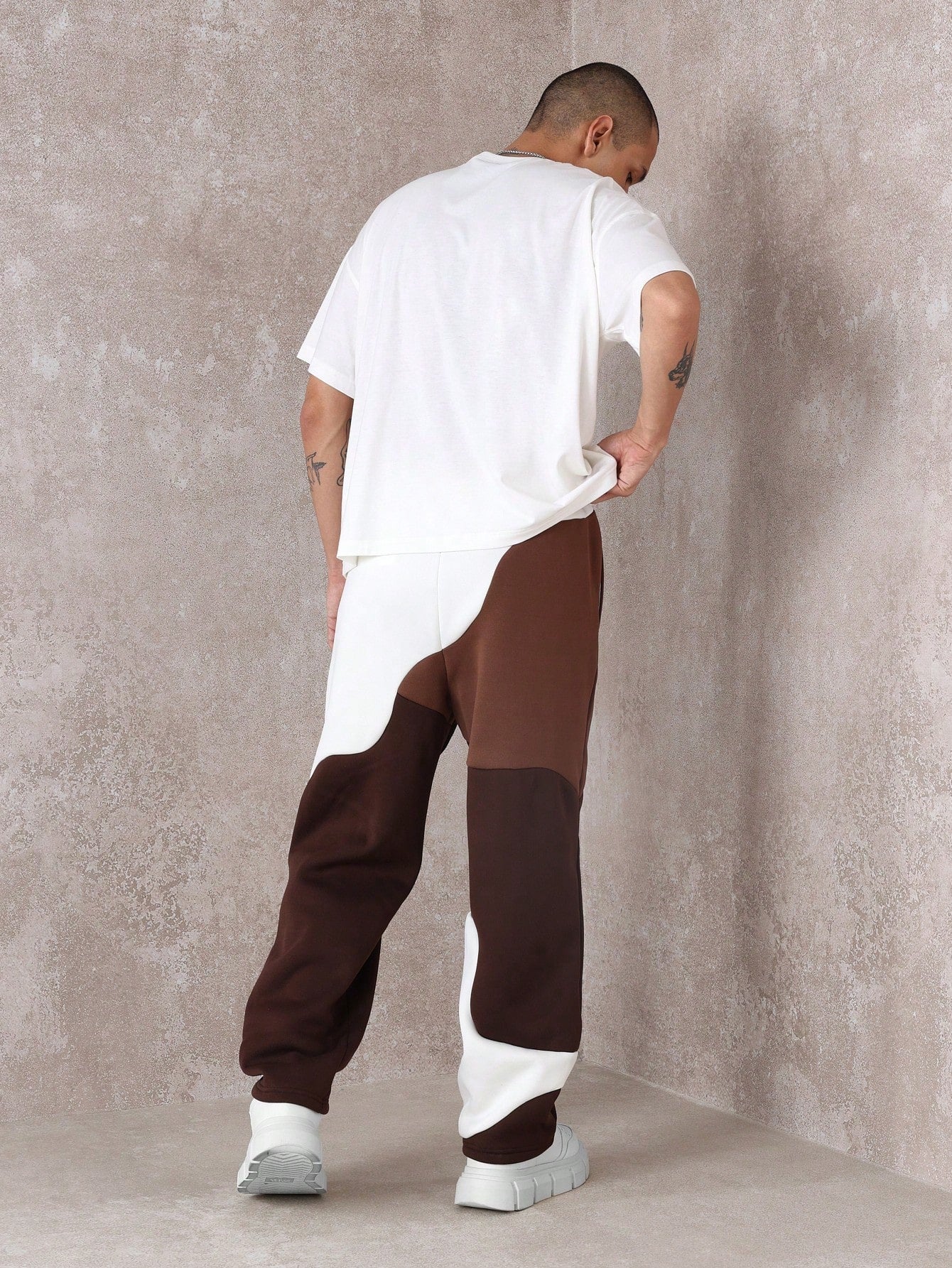 Calça Masculina Jogger Com Recortes Esportivos Urbanos Calça Masculina Jogger Com Recortes Esportivos Urbanos