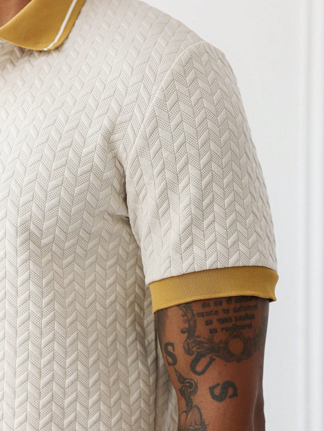 Camisa Polo Masculina Trama Relevante Gola Estilizada Camisa Polo Masculina Trama Relevante Gola Estilizada