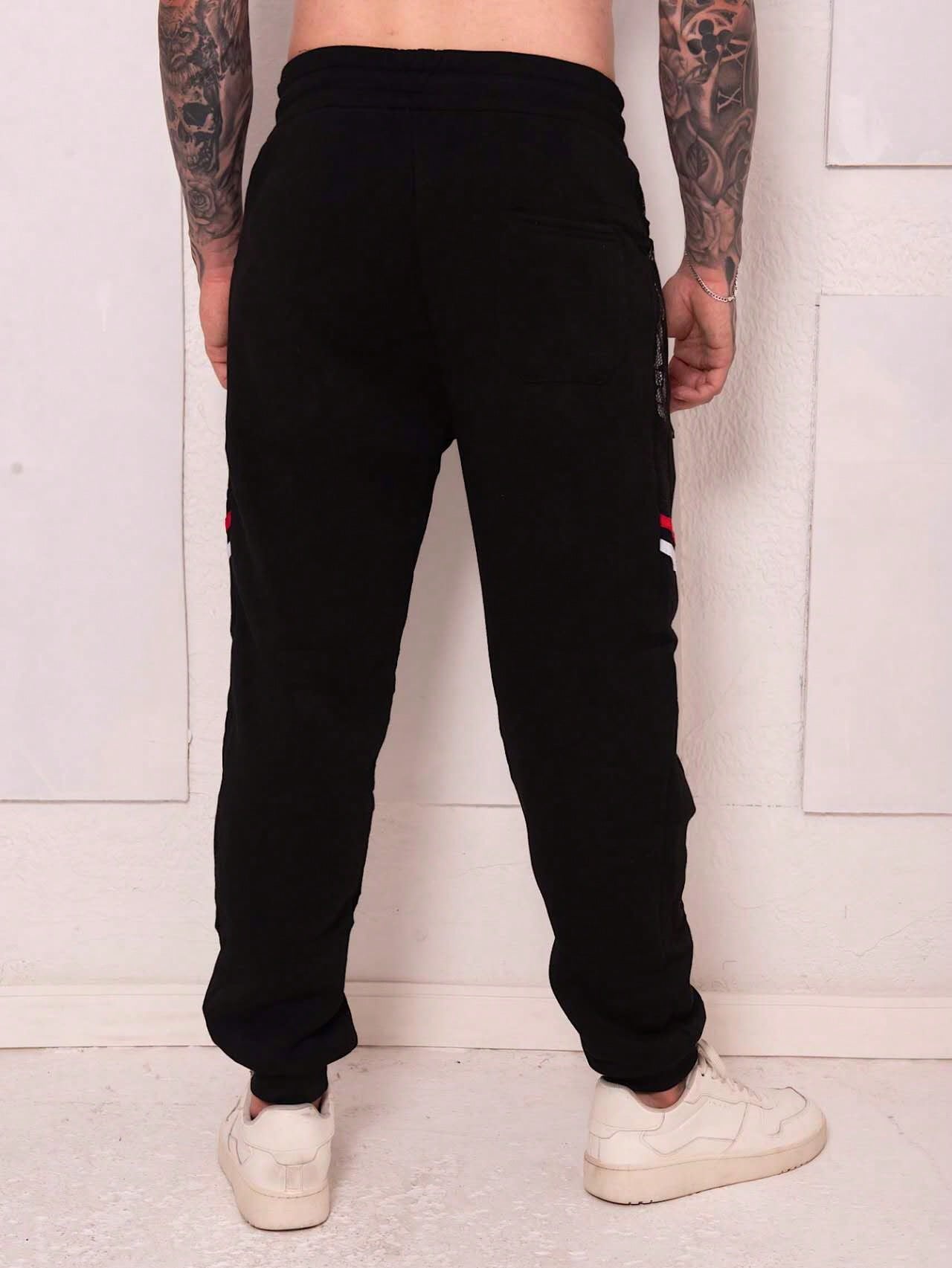 Calça Masculina Jogger Esportiva Com Estampa Team E Zíper Calça Masculina Jogger Esportiva Com Estampa Team E Zíper