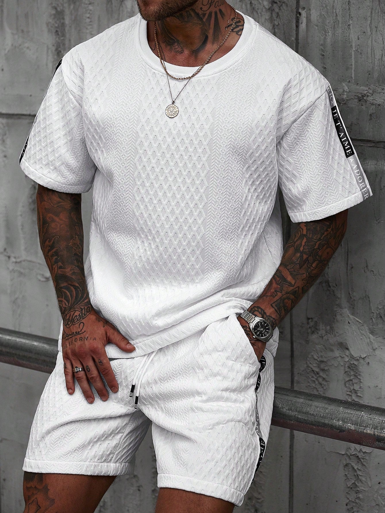 Conjunto Masculino Camiseta Lettering Manga Curta E Shorts Cós Ajustável Conjunto Masculino Camiseta Lettering Manga