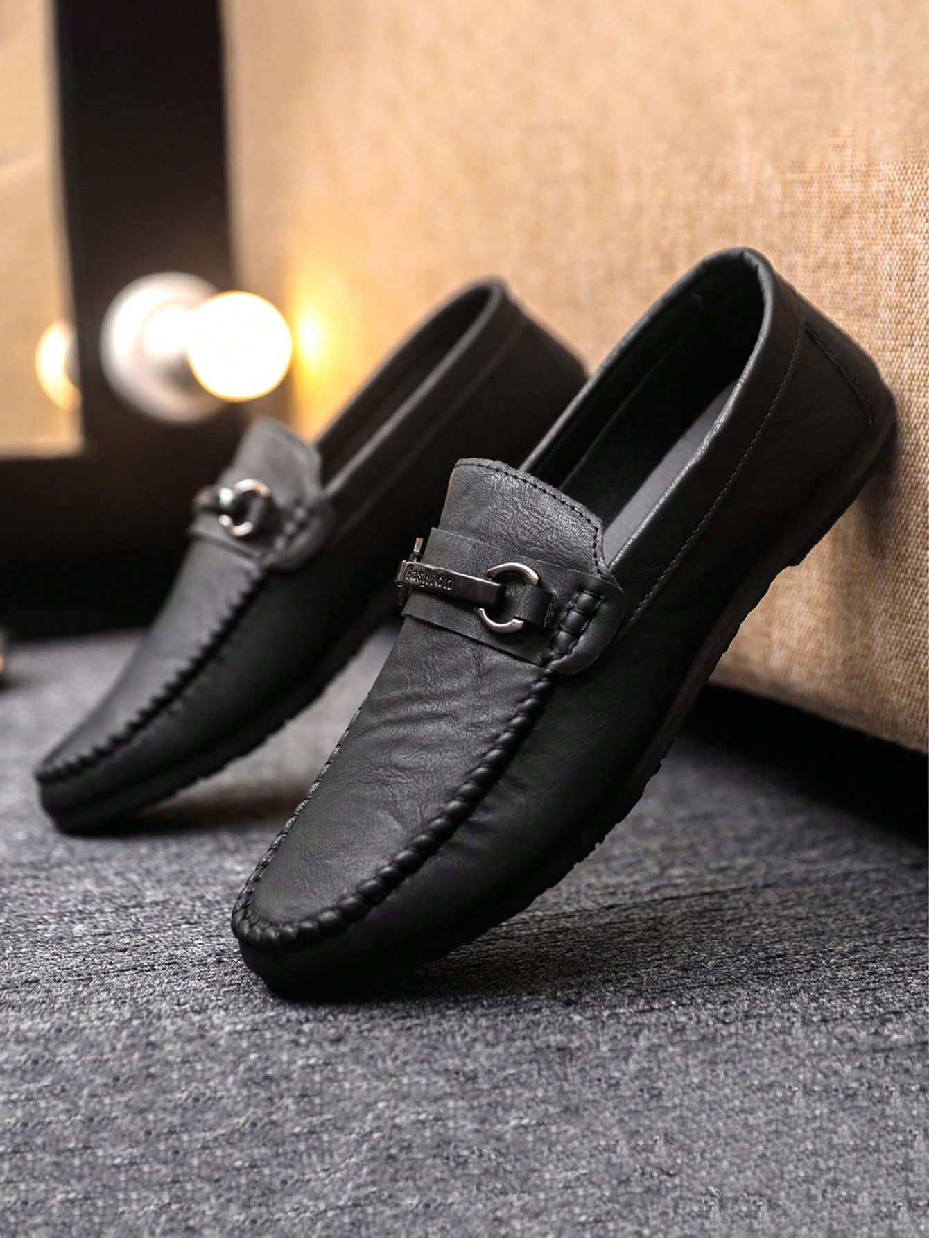 Mocassim Masculino Casual Elegante Com Detalhe Metálico Mocassim Masculino Casual Elegante Com Detalhe Metálico