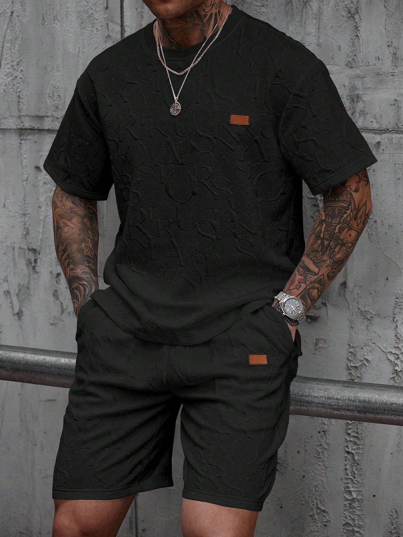 Conjunto Masculino Camiseta Lettering Relevo E Shorts Ajustáveis Preto / PP Conjunto Masculino Camiseta Lettering