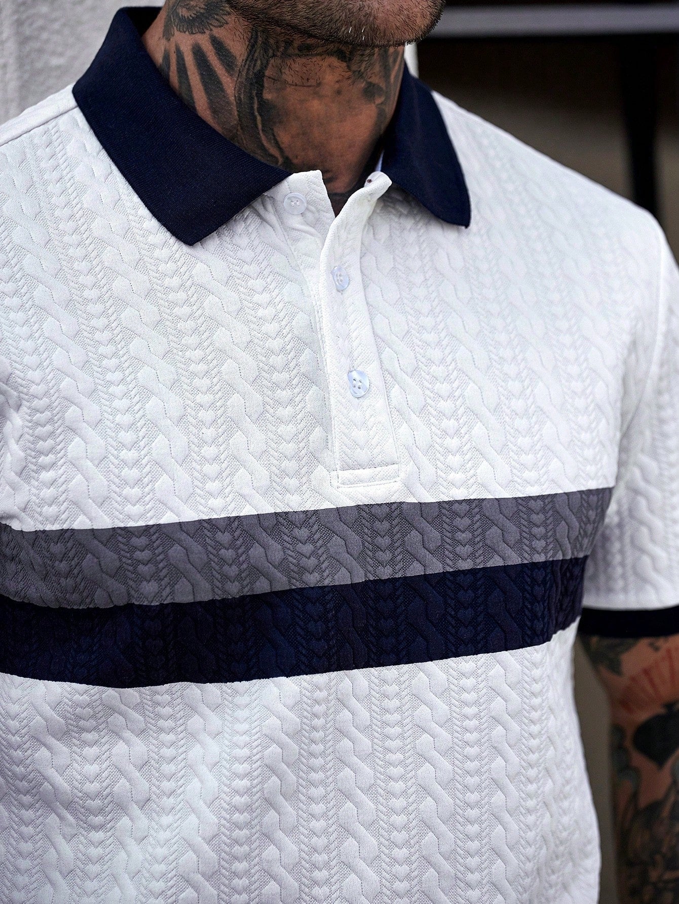 Camisa Polo Masculina Trançada Faixa Frontal Estilizada Camisa Polo Masculina Trançada Faixa Frontal Estilizada