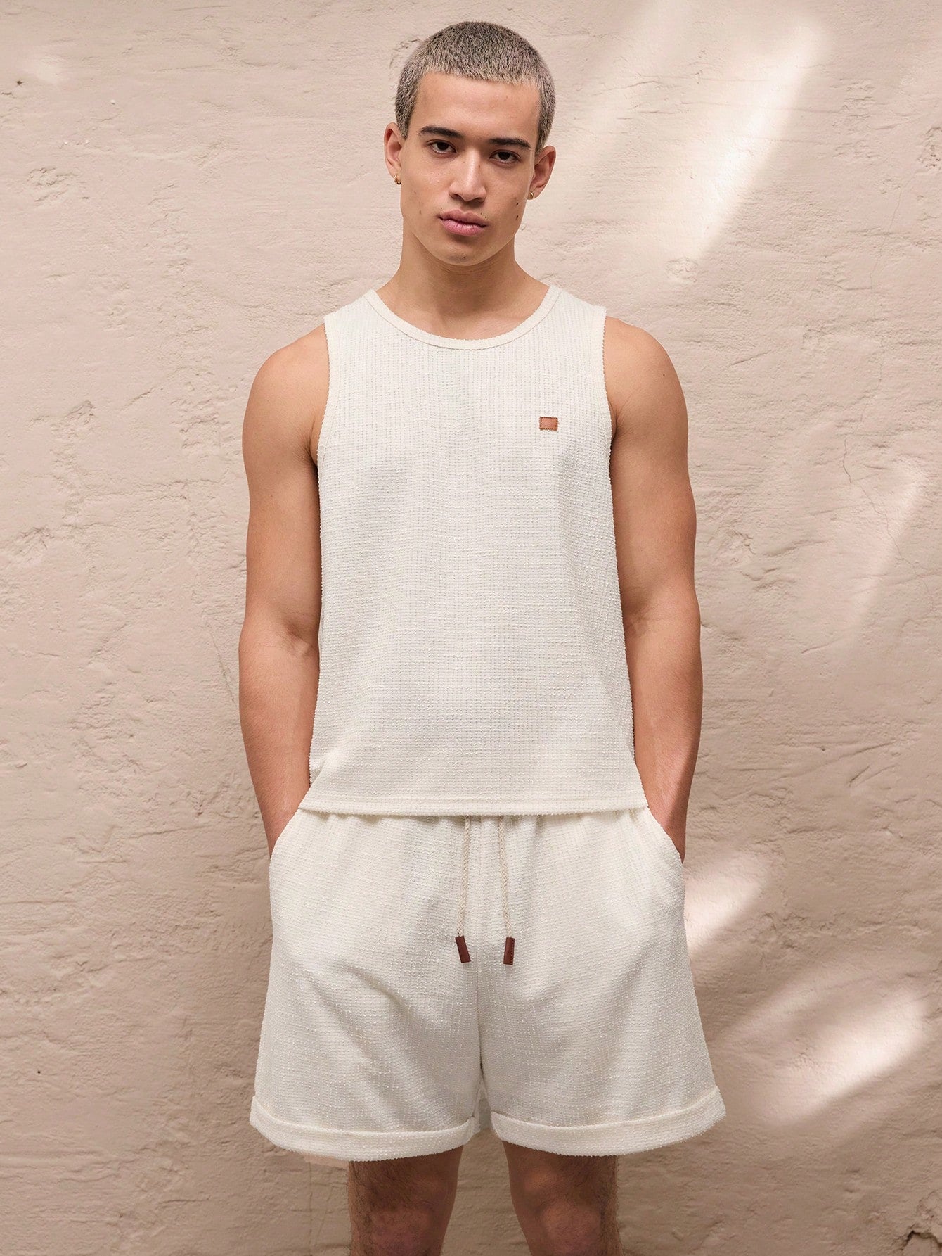 Conjunto Masculino Regata Em Malha E Shorts Cós Elástico Branco / PP Conjunto Masculino Regata Em Malha E Shorts Cós