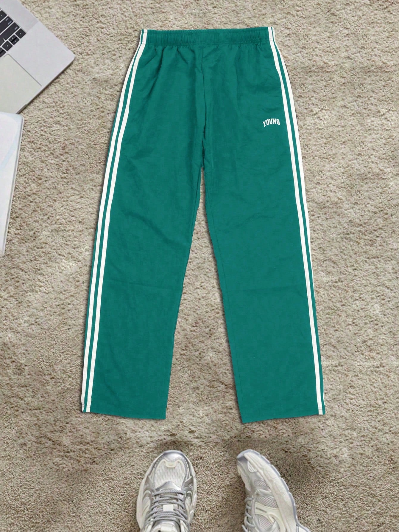 Calça Masculina Esportiva Young Com Listras Laterais Calça Masculina Esportiva Young Com Listras Laterais