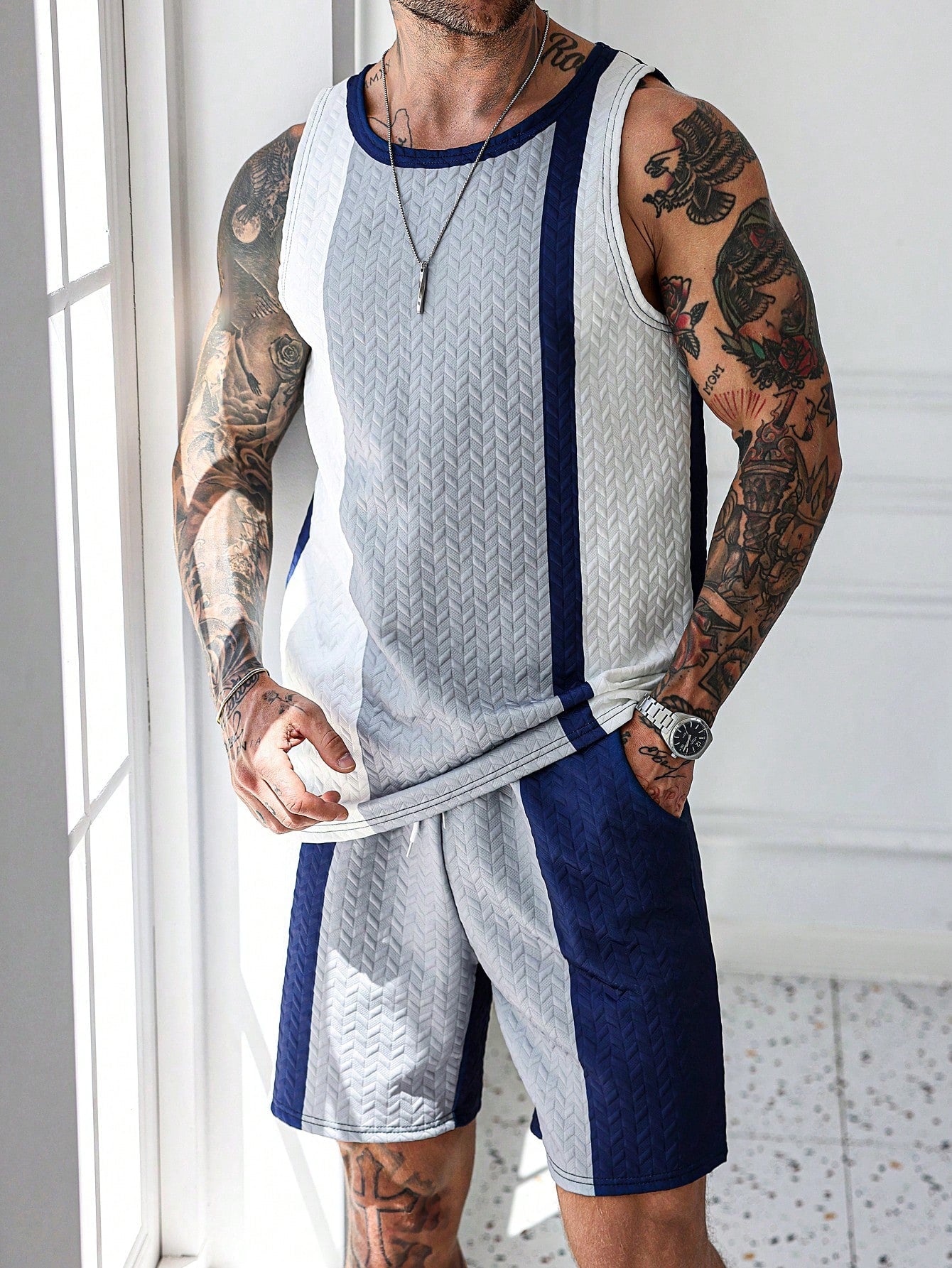 Conjunto Masculino Regata Patchwork Tricolor E Shorts Cós Ajustável Azul Marinho / PP Conjunto Masculino Regata