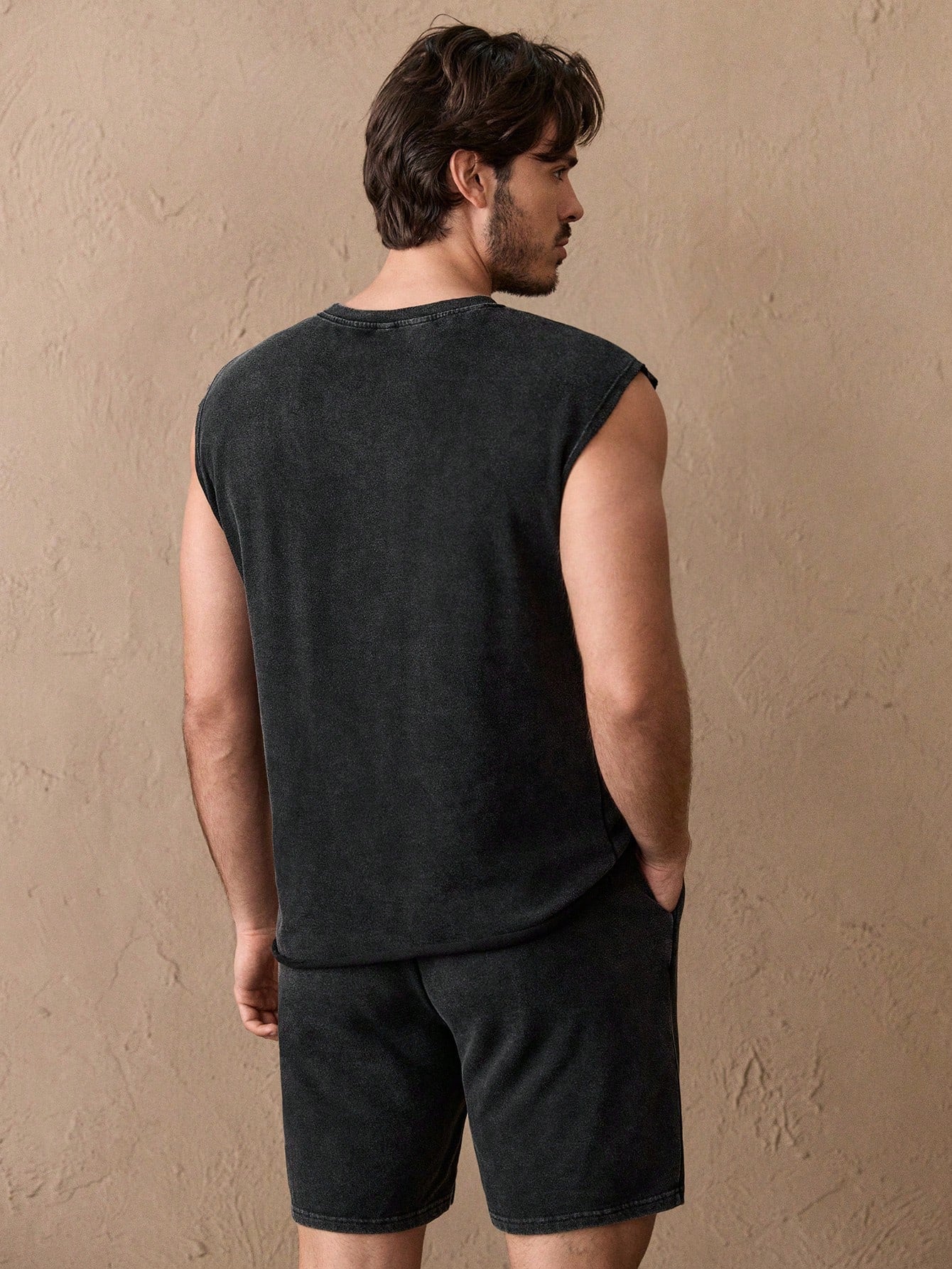 Conjunto Masculino Regata Com Patch E Shorts Ajustáveis Conjunto Masculino Regata Com Patch E Shorts Ajustáveis