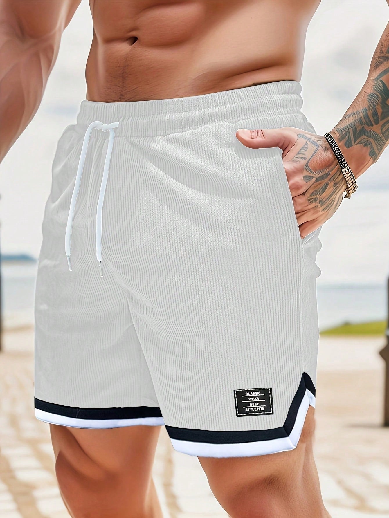 Shorts Masculino Em Veludo Cotelê Com Detalhes Contrastantes Branco / PP Shorts Masculino Em Veludo Cotelê Com Detalhes