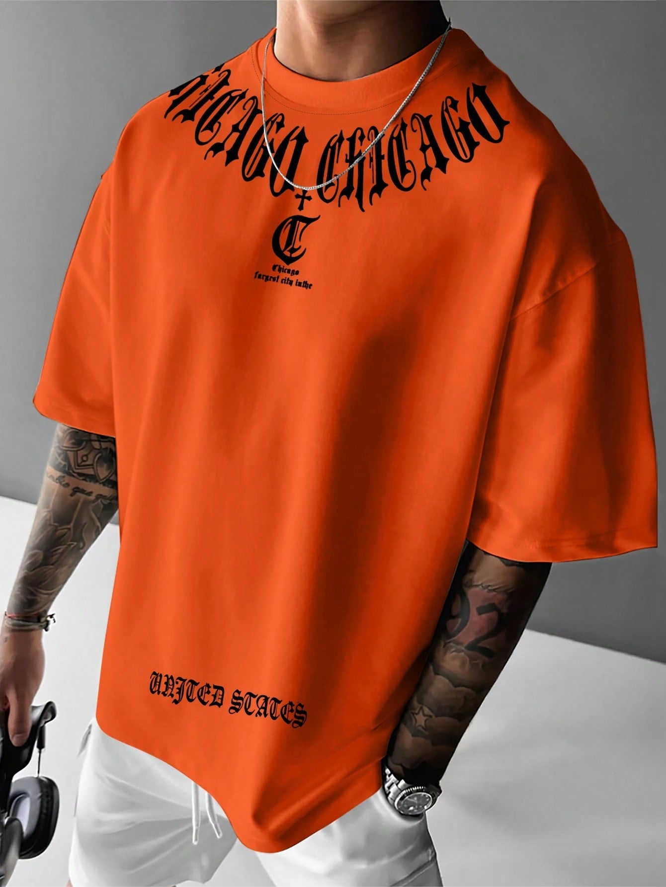 Camiseta Masculina Oversized Estampa Chicago Urbana Laranja / PP Camiseta Masculina Oversized Estampa Chicago Urbana