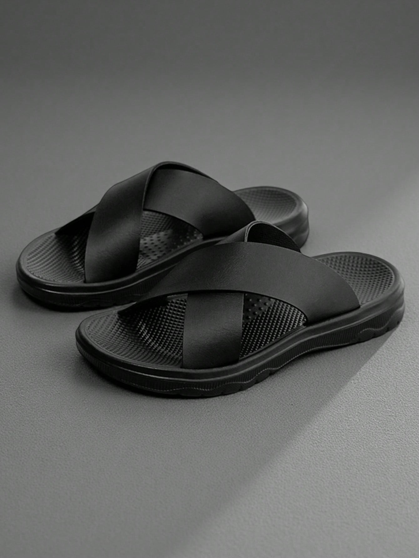 Chinelo Masculino Slide Cruzado Antiderrapante e Confortável Chinelo Masculino Slide Cruzado Antiderrapante e