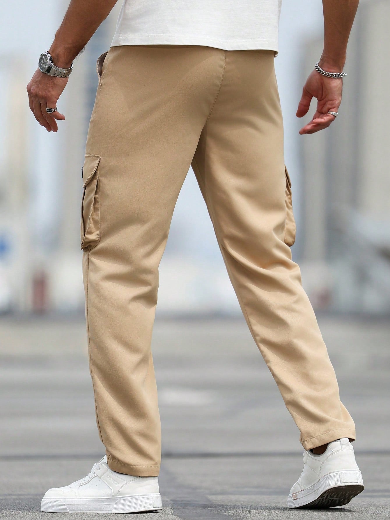 Calça Masculina Cargo Reta Com Bolsos Utilitários Calça Masculina Cargo Reta Com Bolsos Utilitários