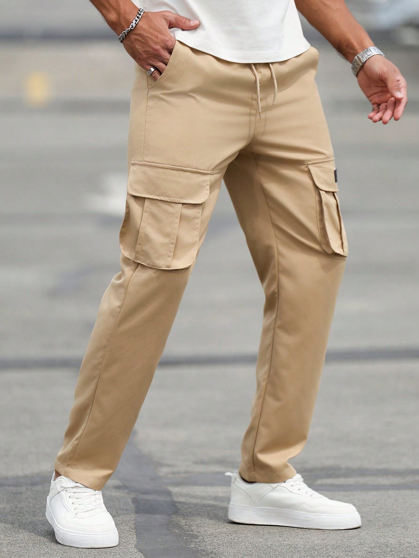 Calça Masculina Cargo Reta Com Bolsos Utilitários Calça Masculina Cargo Reta Com Bolsos Utilitários