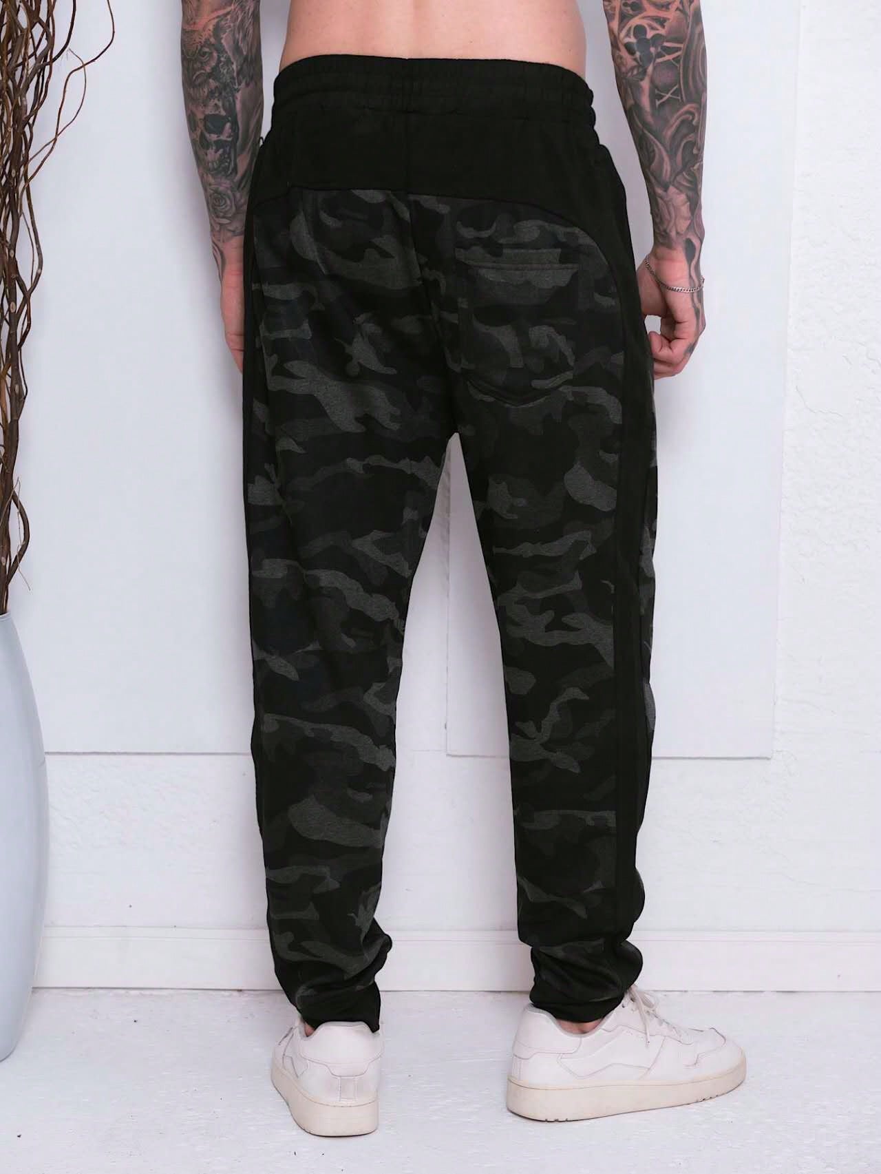 Calça Masculina Jogger Camuflada Com Cós Ajustável Calça Masculina Jogger Camuflada Com Cós Ajustável