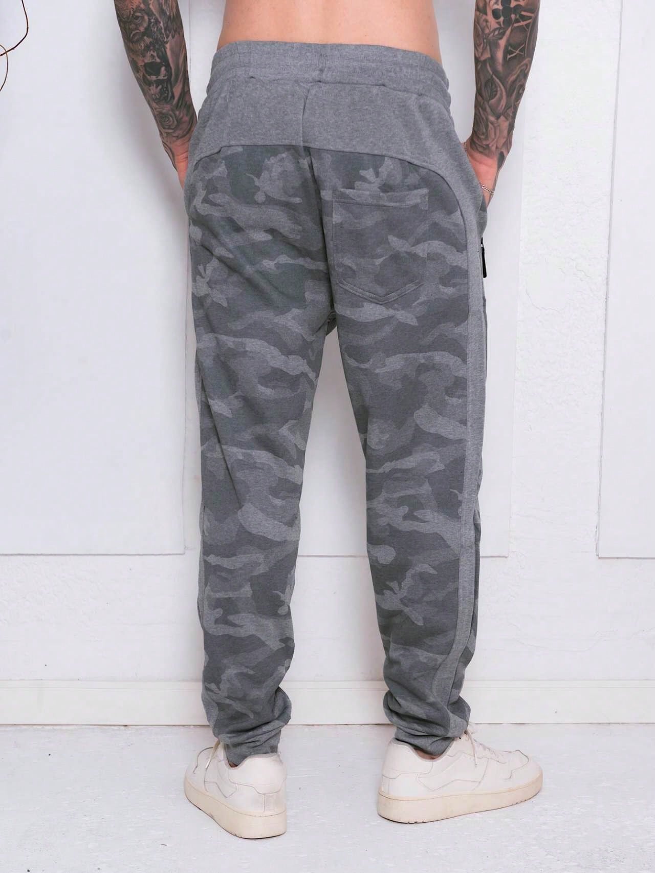 Calça Masculina Jogger Camuflada Com Cós Ajustável Calça Masculina Jogger Camuflada Com Cós Ajustável